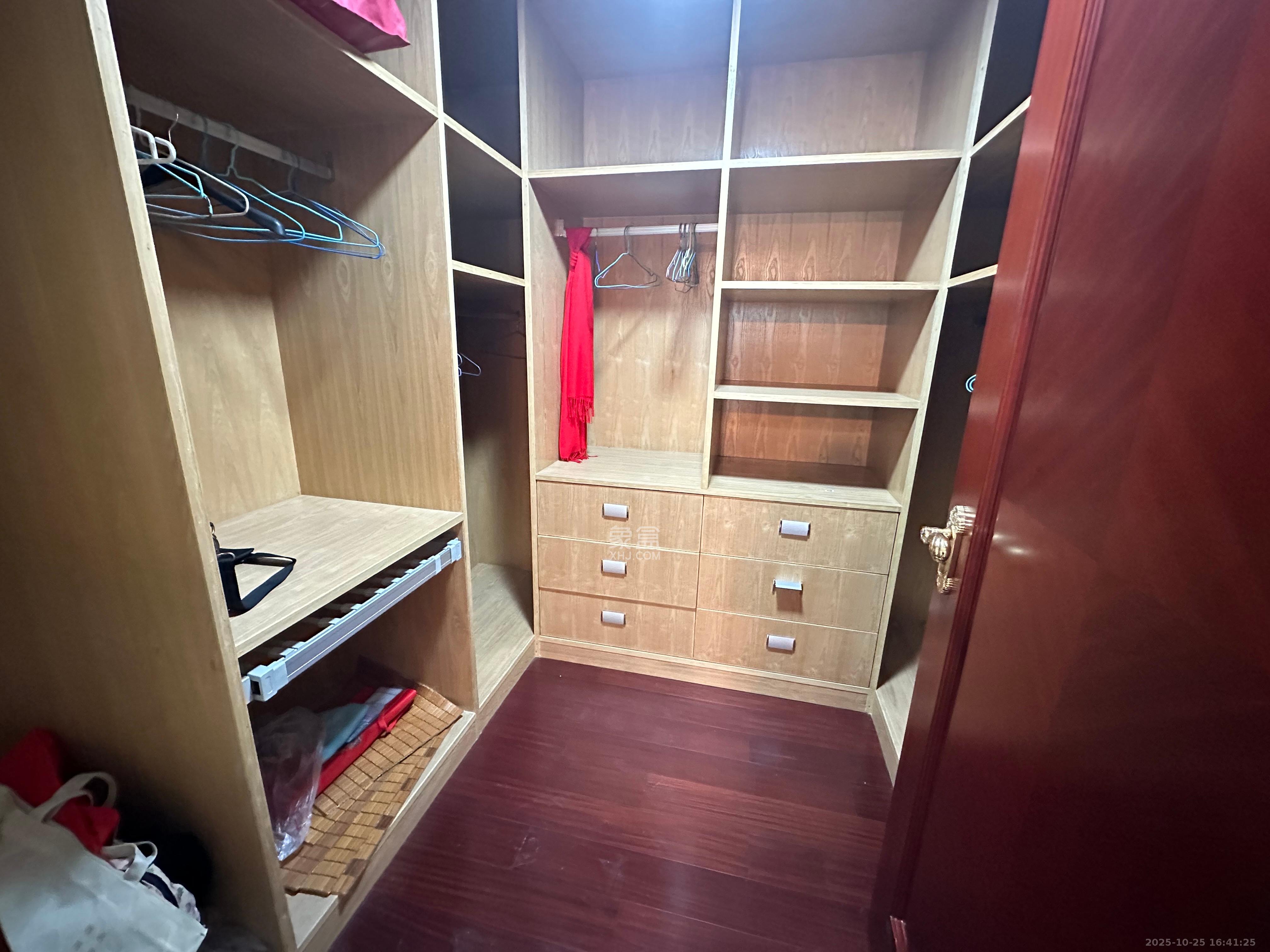 恒大华府  4室2厅2卫    5000.0元/月室内图