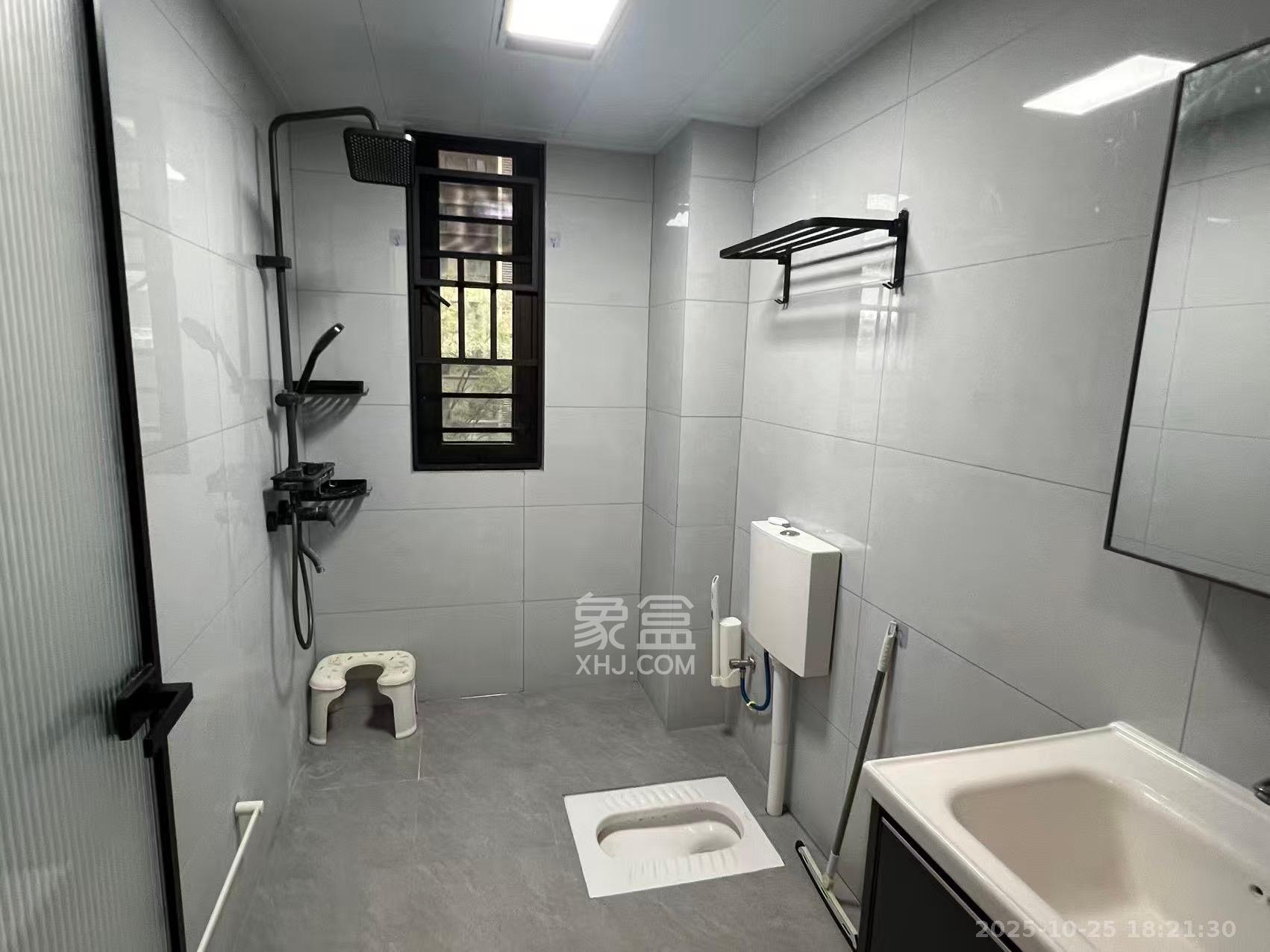 龙湖璟宸原著（龙湖紫宸）  4室2厅2卫    2400.0元/月室内图