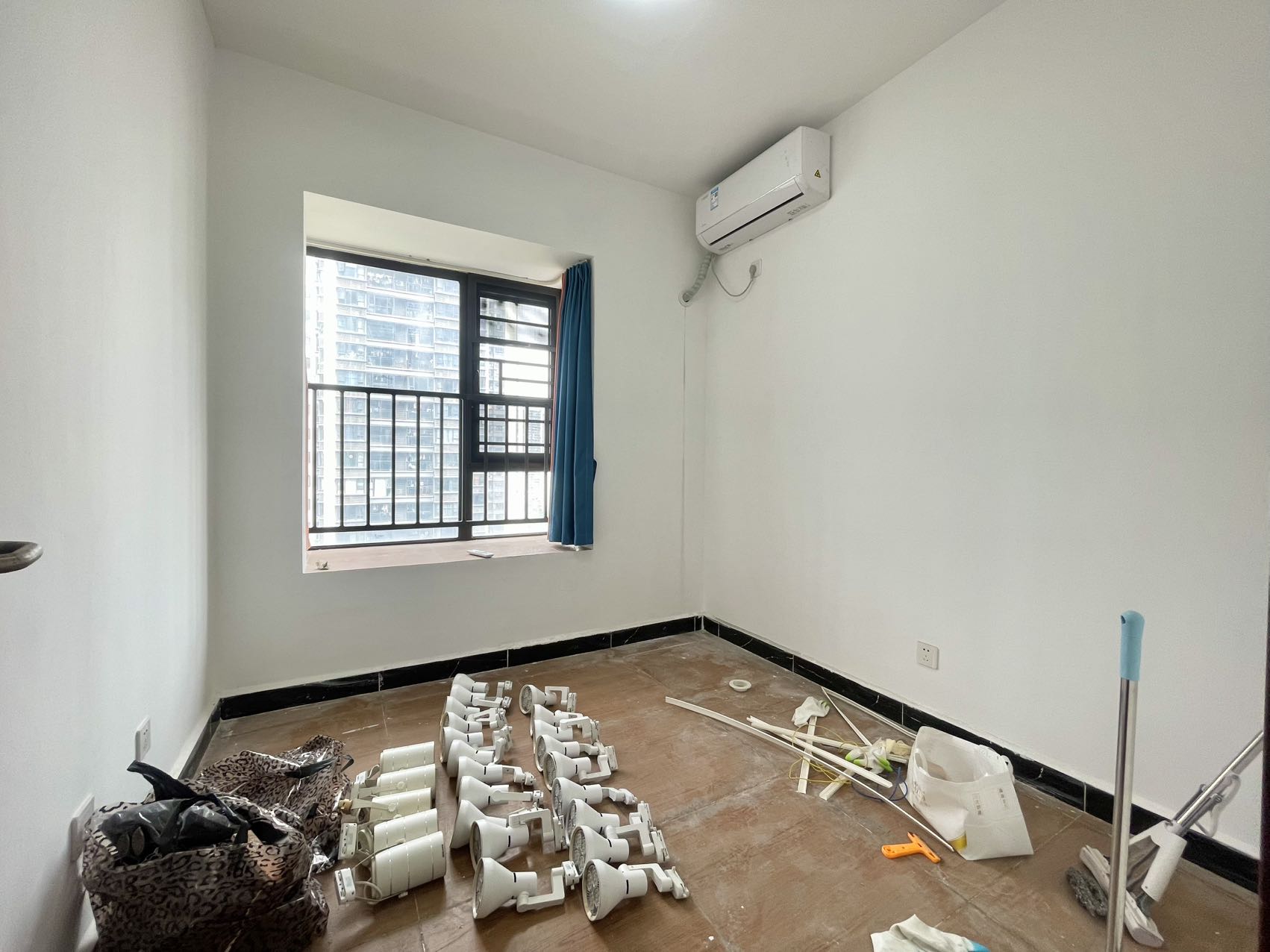 坡博家园四区  5室2厅2卫    3600.0元/月 坡博家园四区  5室2厅2卫    3600.0元/月室内图