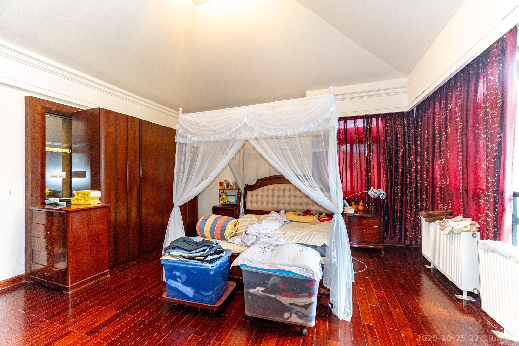 碧桂园威尼斯城  5室2厅4卫    520.0万 碧桂园威尼斯城  5室2厅4卫    520.0万卧室