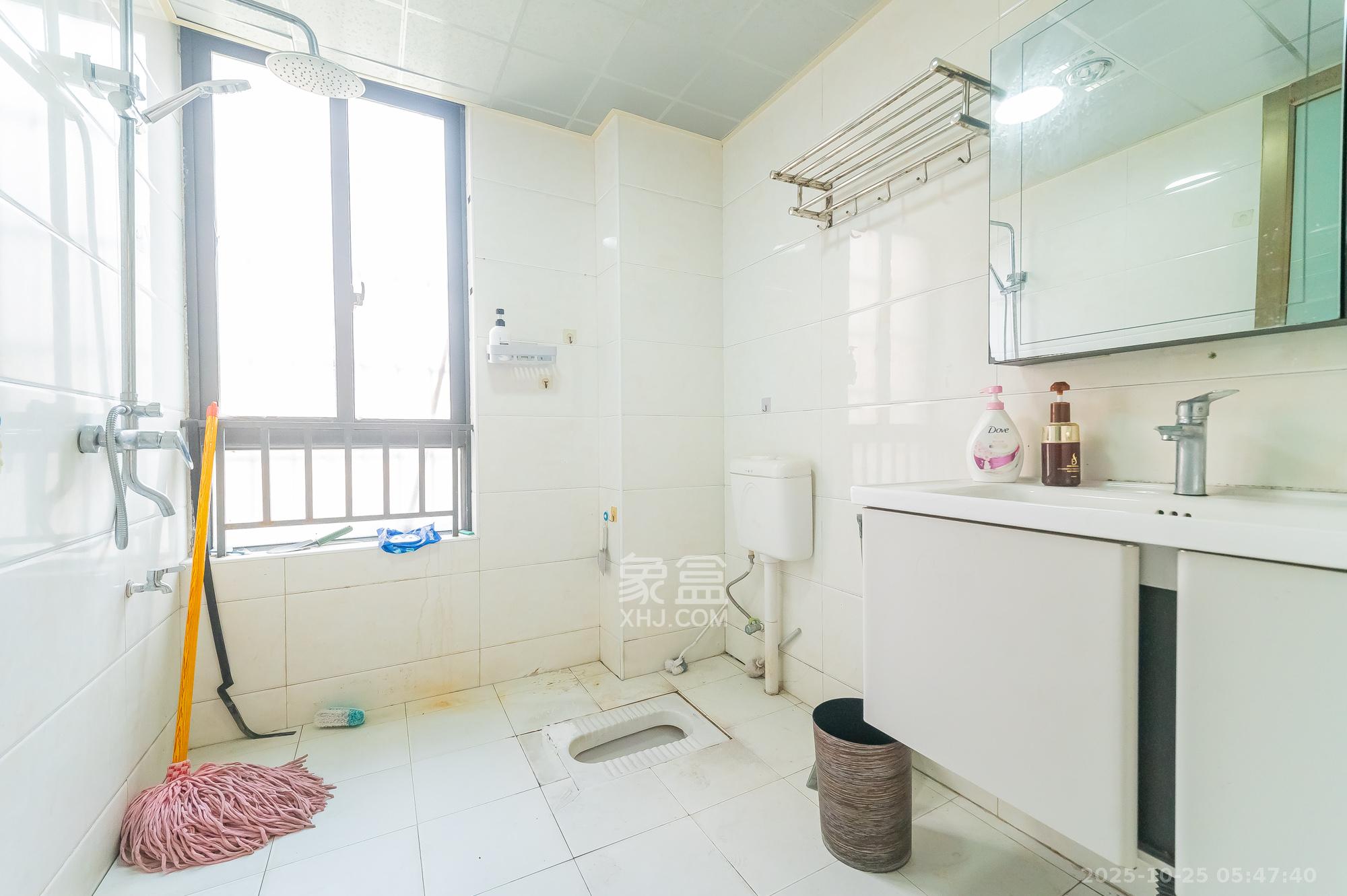 华润凤凰城二期  2室2厅1卫    50.0万卫生间