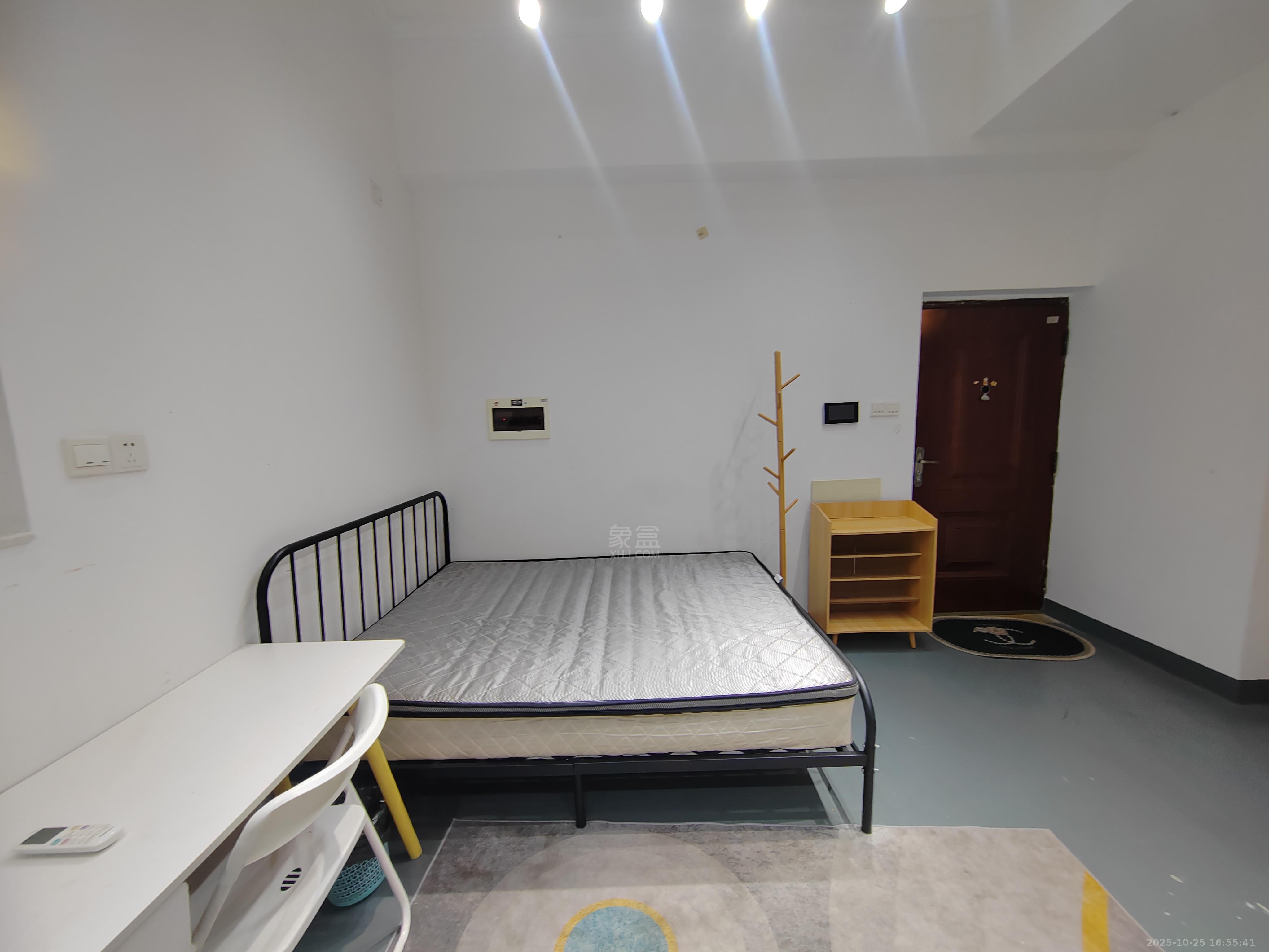 流金岁月-华晨国际 1室1厅1卫 1200.0元/月 流金岁月-华晨国际 1室1厅1卫 1200.0元/月室内图