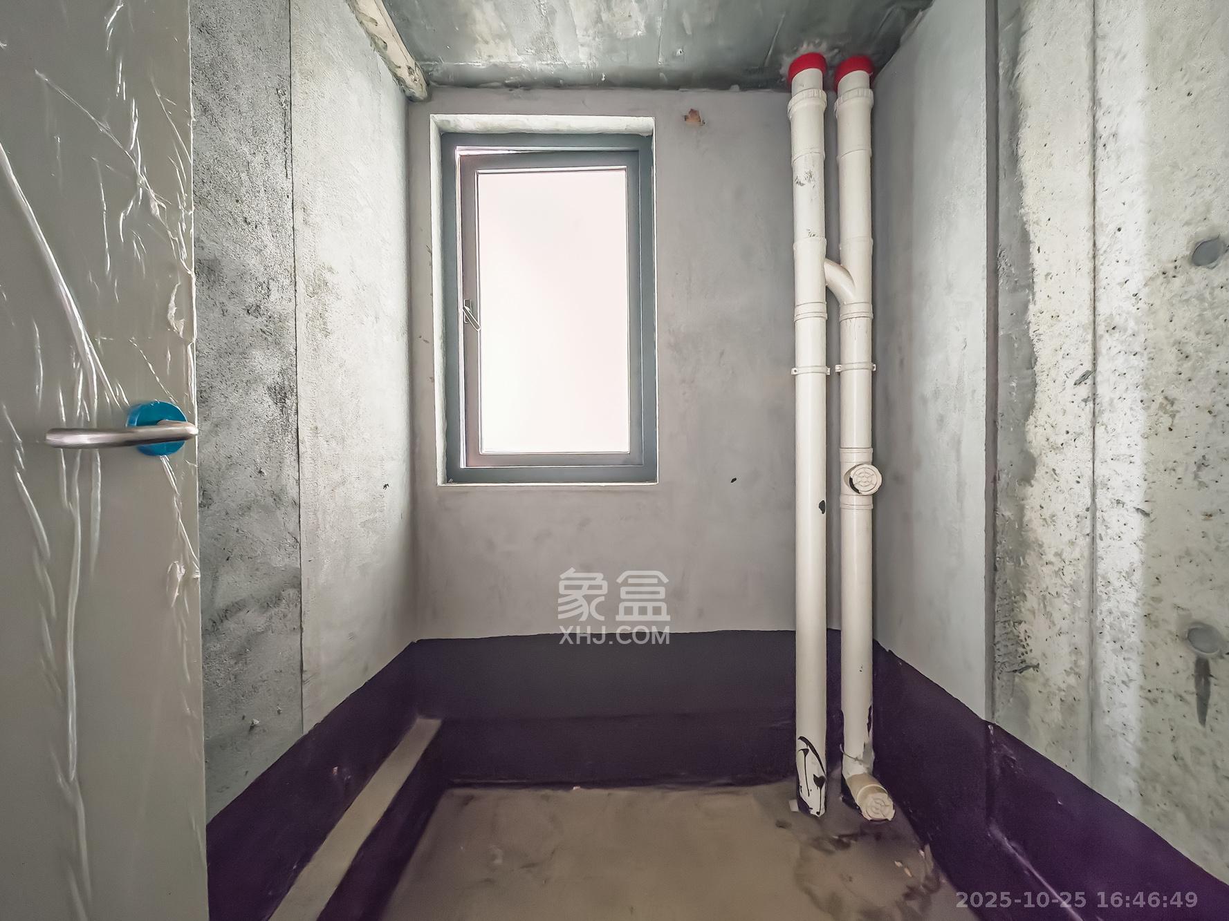 秀峰一品  3室2厅2卫    110.8万卫生间