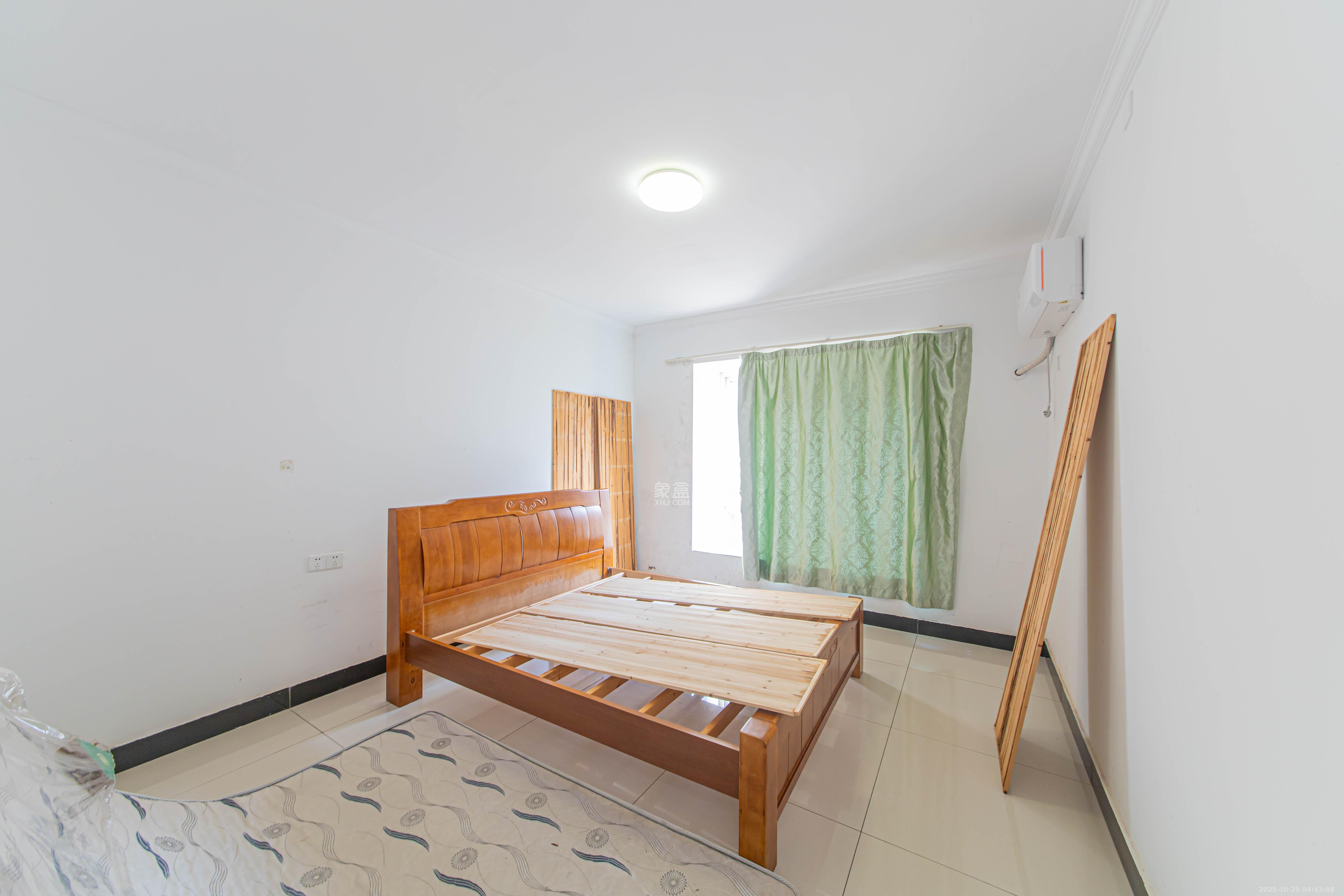 万鑫嘉园（万鑫阳光嘉园）  4室2厅2卫    75.0万卧室