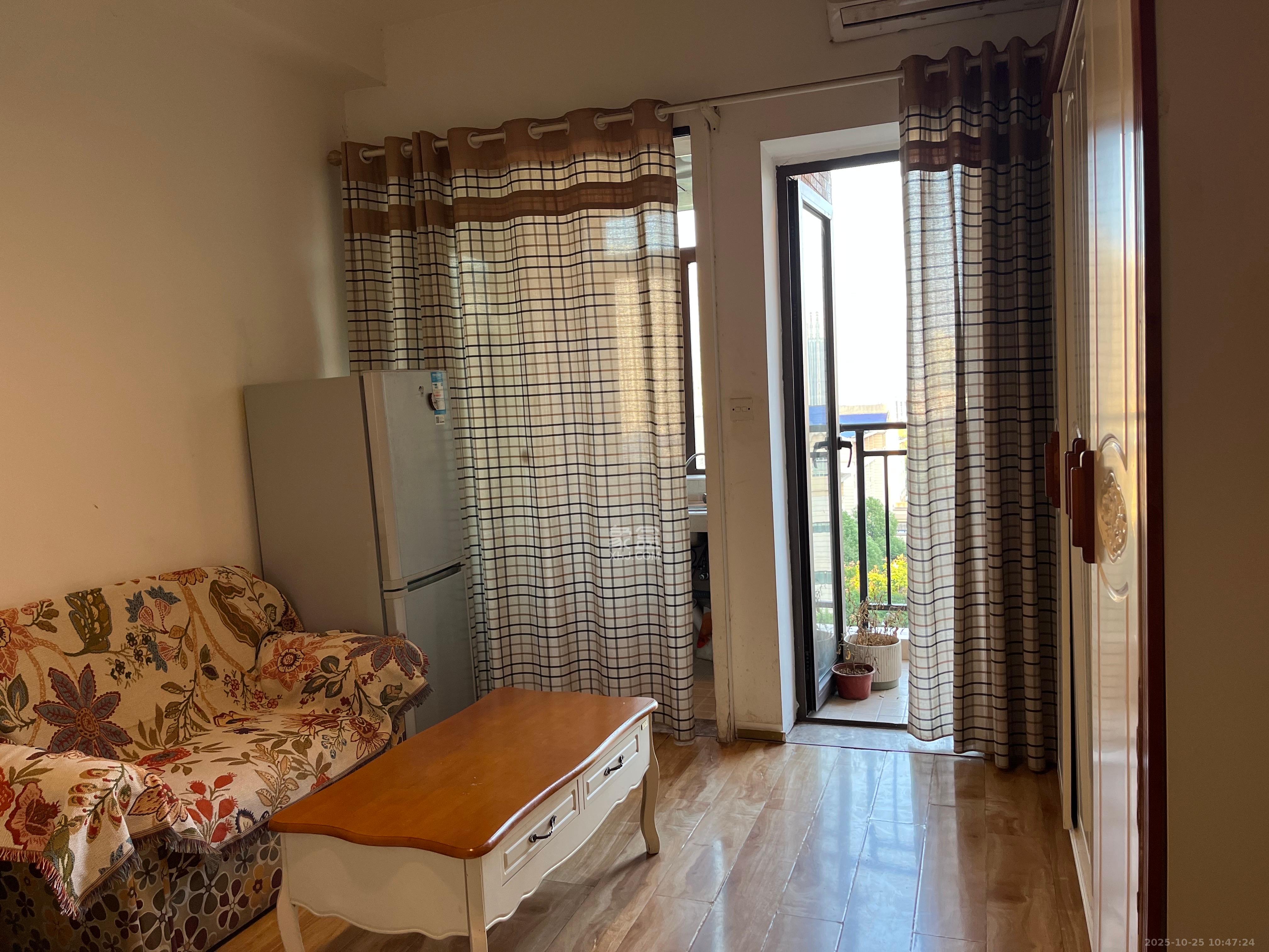 水岸世景  1室1厅1卫    1100.0元/月 水岸世景  1室1厅1卫    1100.0元/月室内图