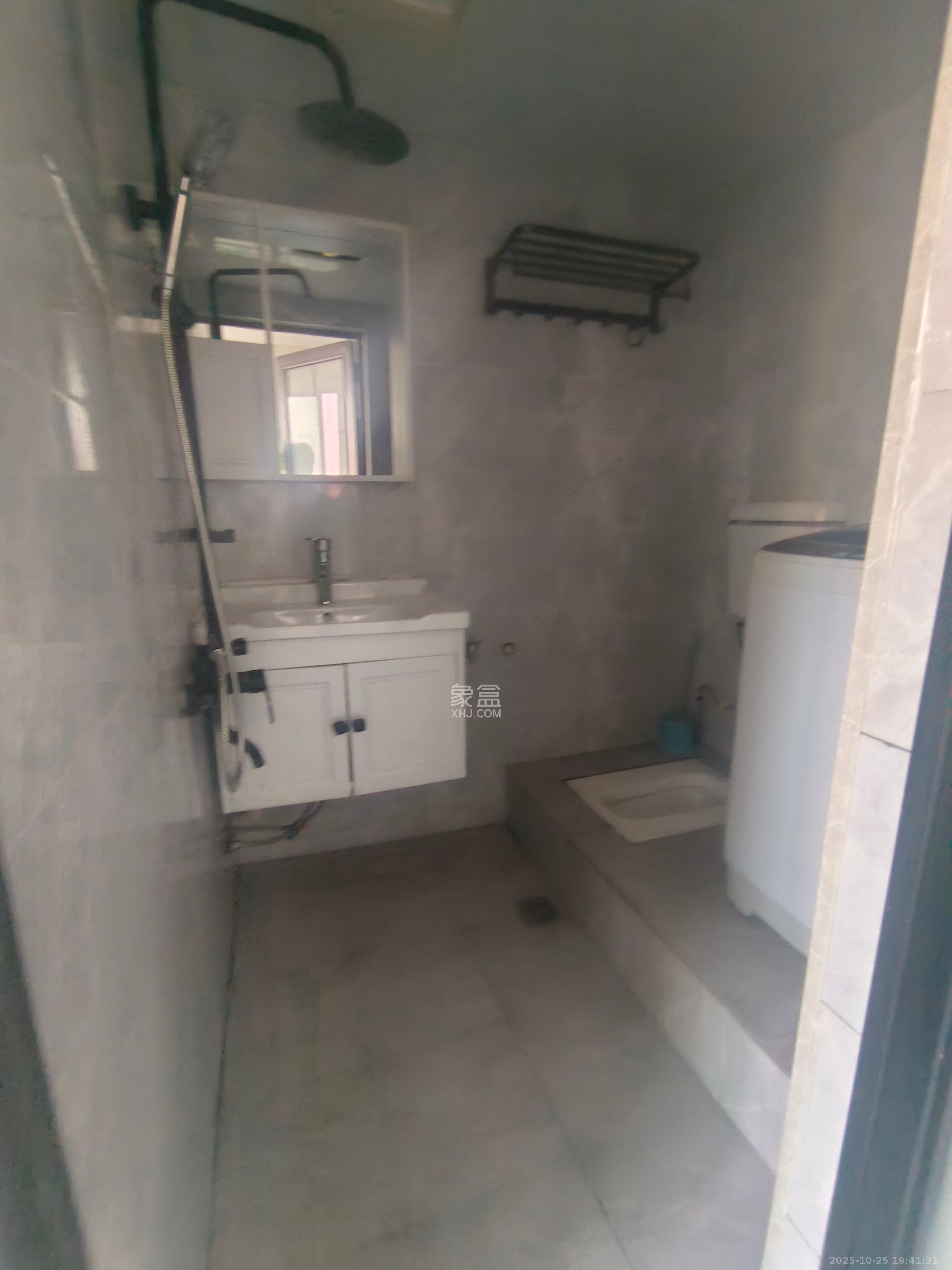 上城星座  1室1厅1卫    2480.0元/月室内图