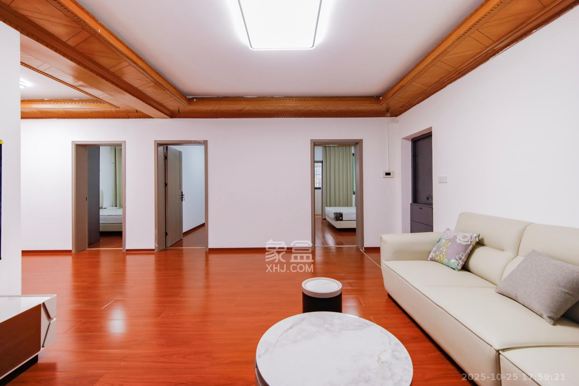 铁四院  3室2厅1卫    88.0万客厅