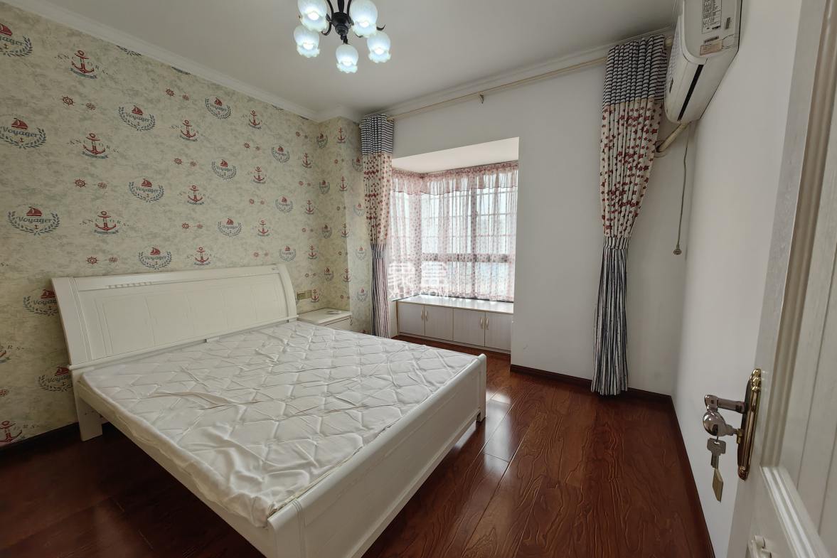 锦绣边城  4室2厅2卫    75.0万 锦绣边城  4室2厅2卫    75.0万客厅