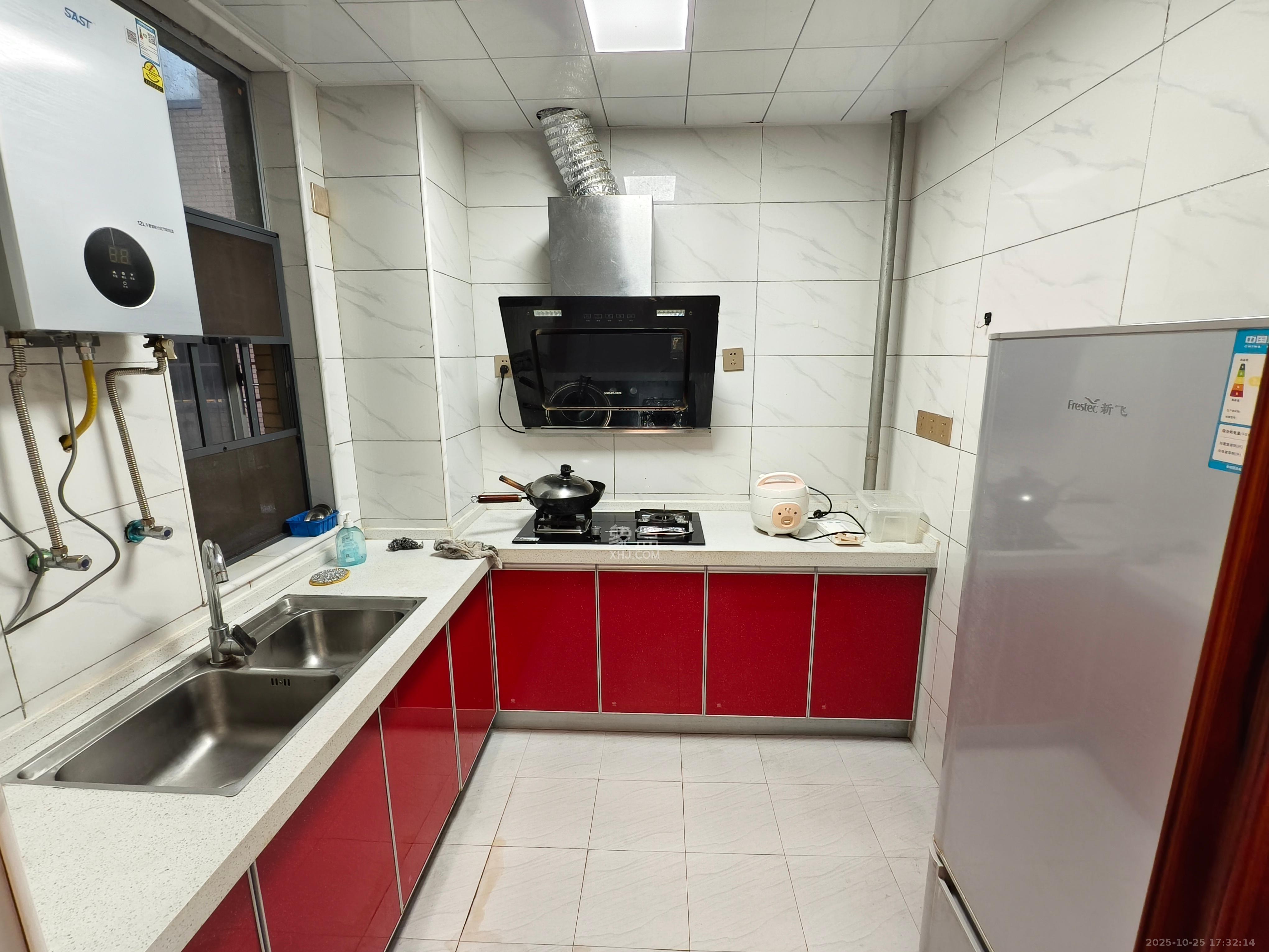 荣升家园(湘江熙岸)  3室2厅1卫    2300.0元/月 荣升家园(湘江熙岸)  3室2厅1卫    2300.0元/月室内图