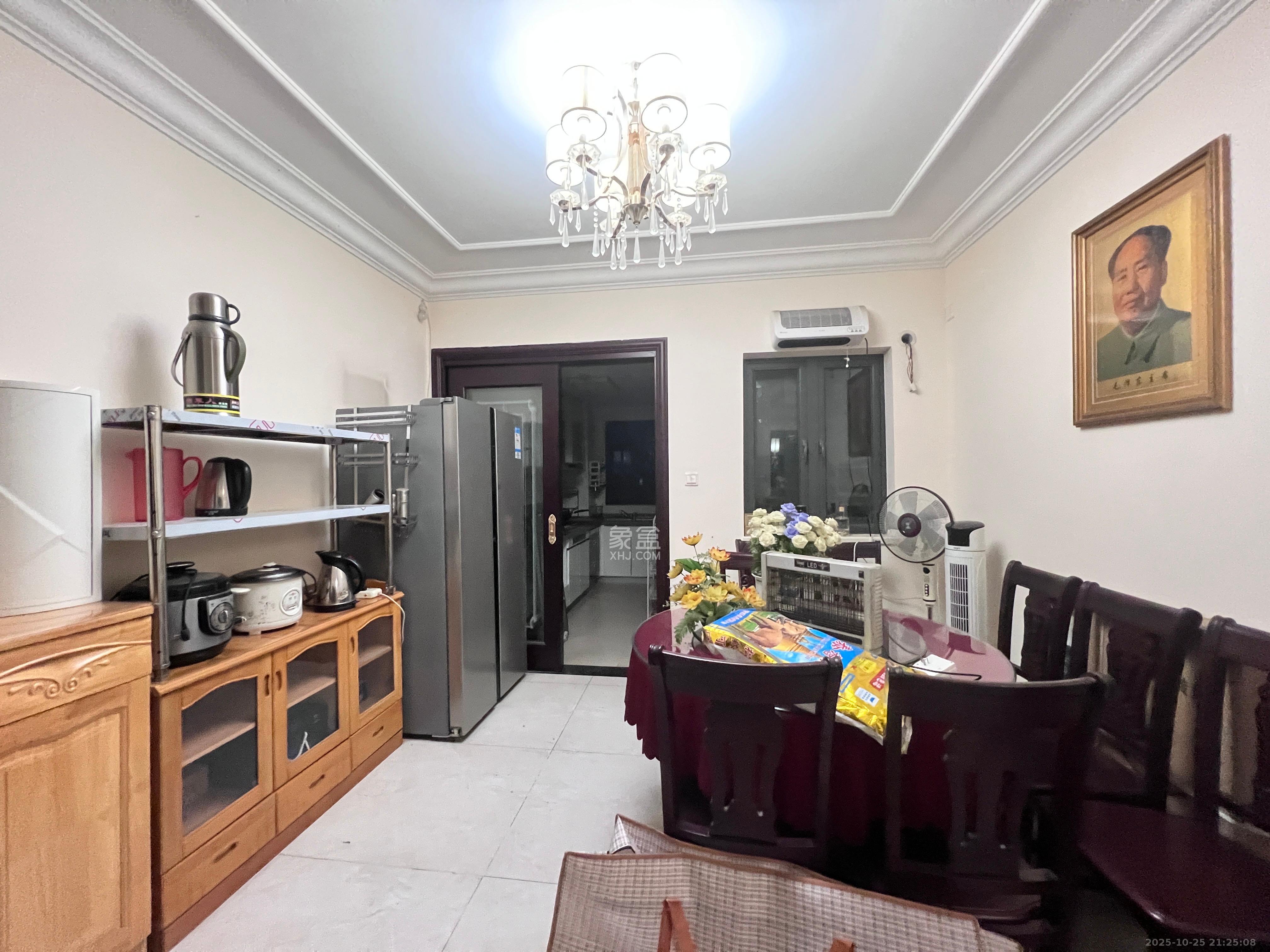 恒大国际广场  3室2厅2卫    2850.0元/月 恒大国际广场  3室2厅2卫    2850.0元/月室内图