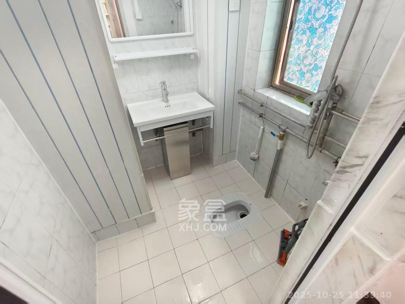 长沙市自来水公司住宅小区(白沙路119号) 2室2厅1卫 2500.0元/月 长沙市自来水公司住宅小区(白沙路119号) 2室2厅1卫 2500.0元/月室内图