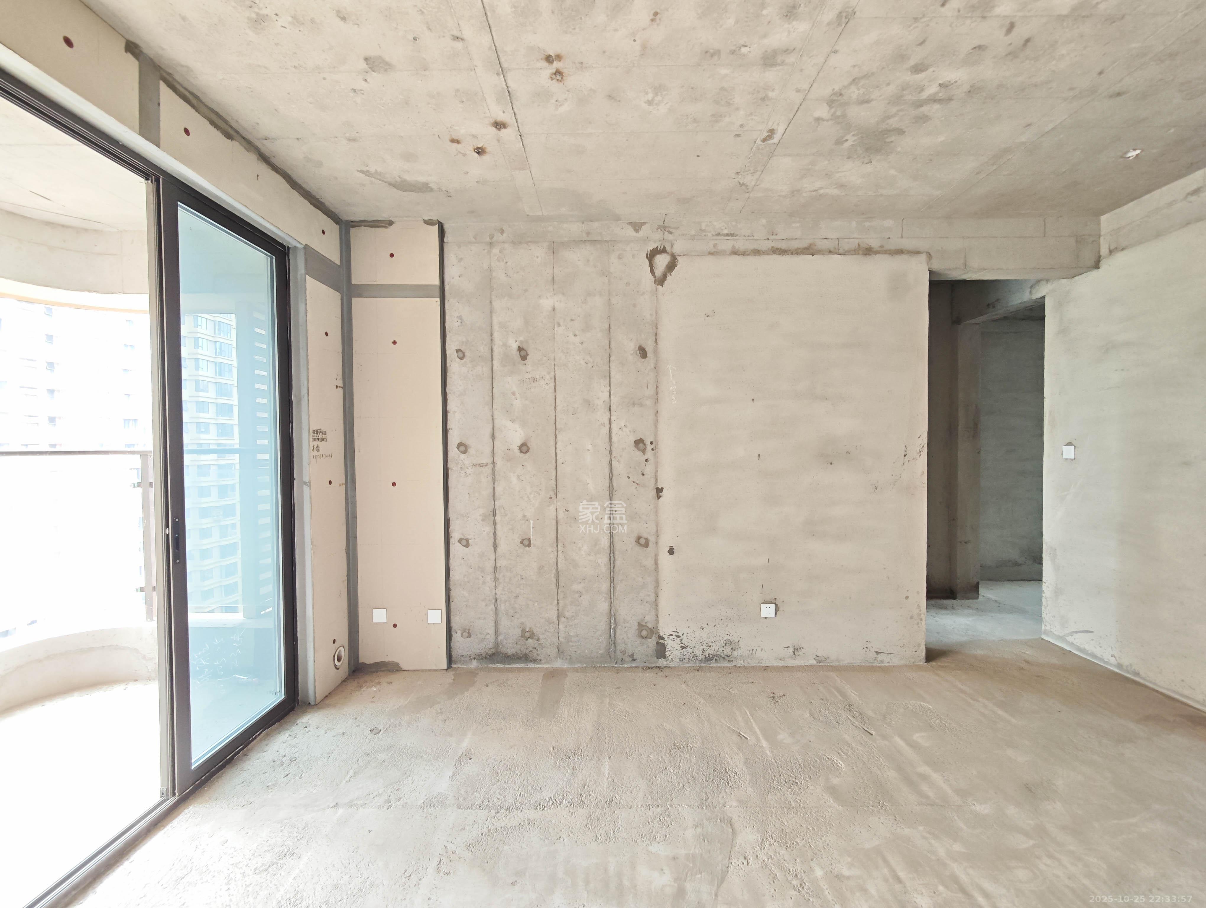 会展三润城 4室2厅2卫 85.8万 会展三润城 4室2厅2卫 85.8万客厅