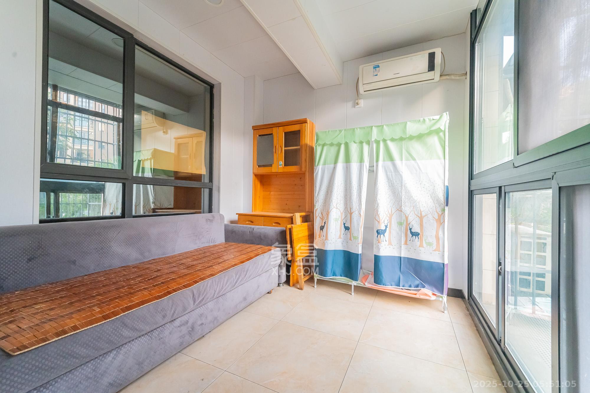 深业睿城  4室2厅2卫    132.0万卧室