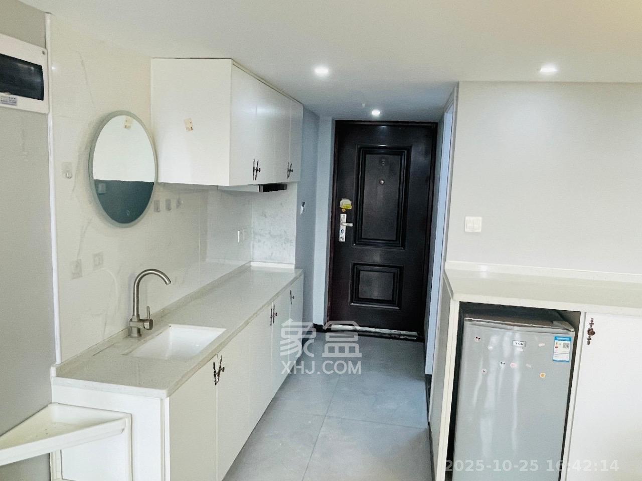 裕天国际商汇中心  1室0厅0卫    1600.0元/月 裕天国际商汇中心  1室0厅0卫    1600.0元/月室内图