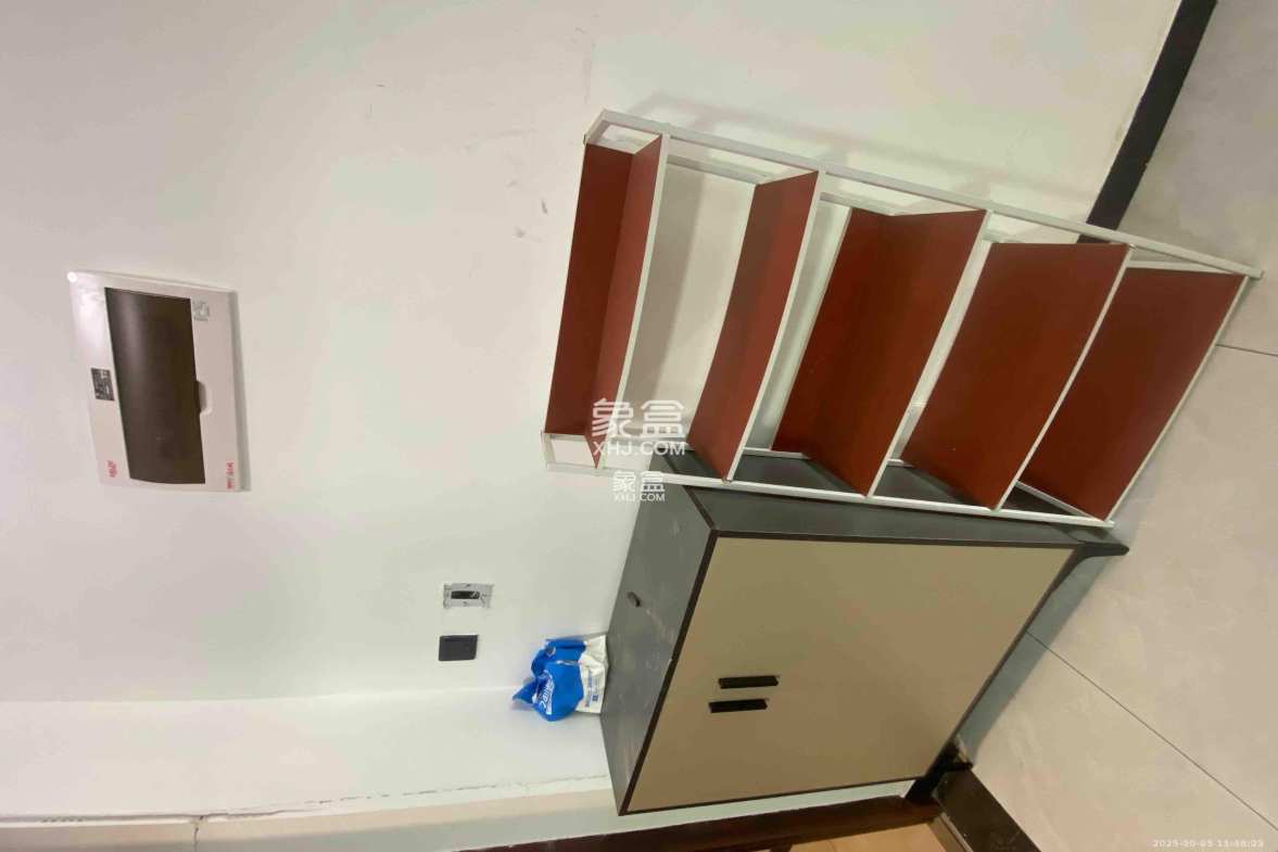 龙凤安置小区 3室1厅1卫 2500.0元/月 龙凤安置小区 3室1厅1卫 2500.0元/月室内图