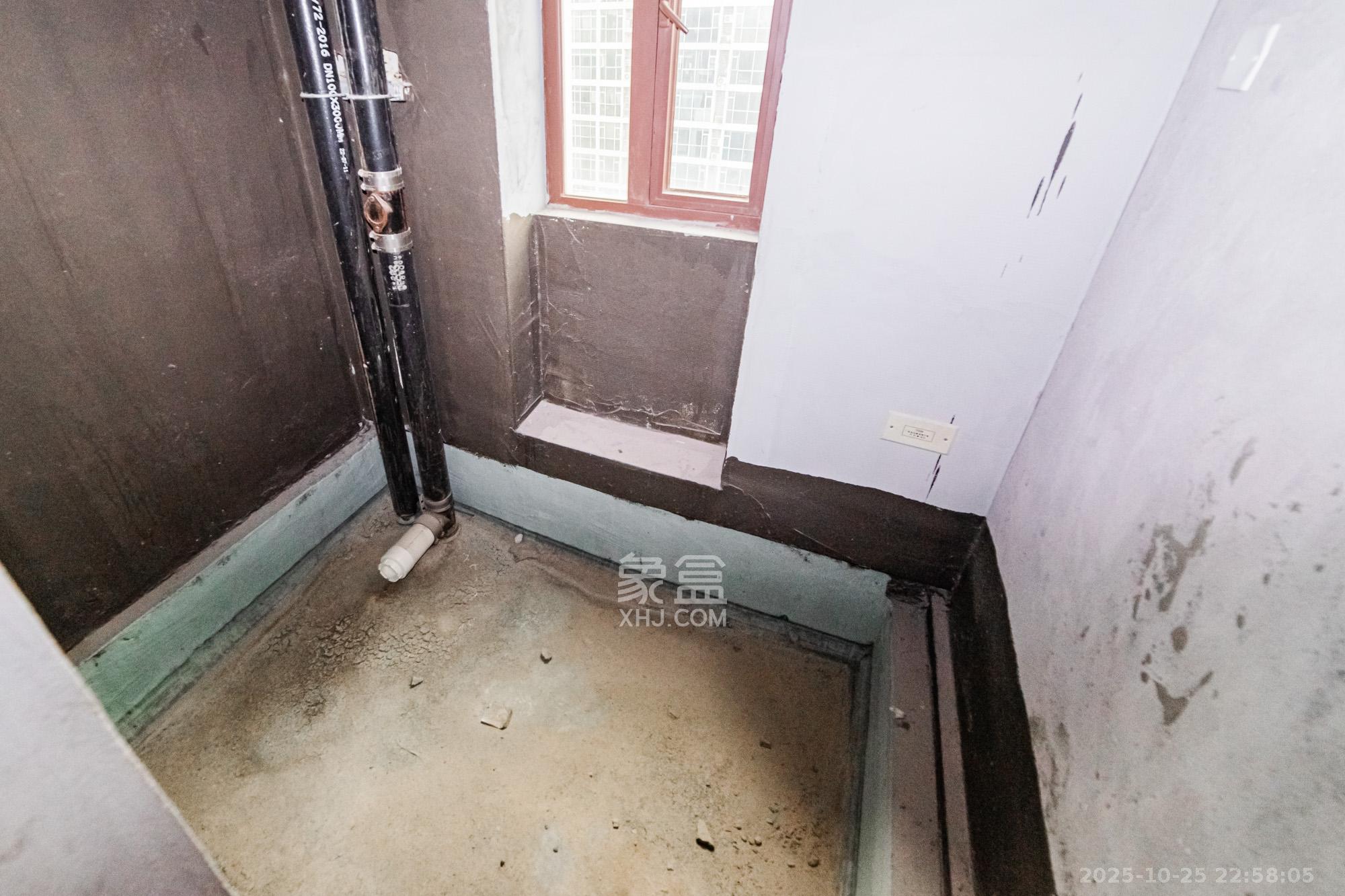 富兴时代御城  4室2厅3卫    240.0万卫生间