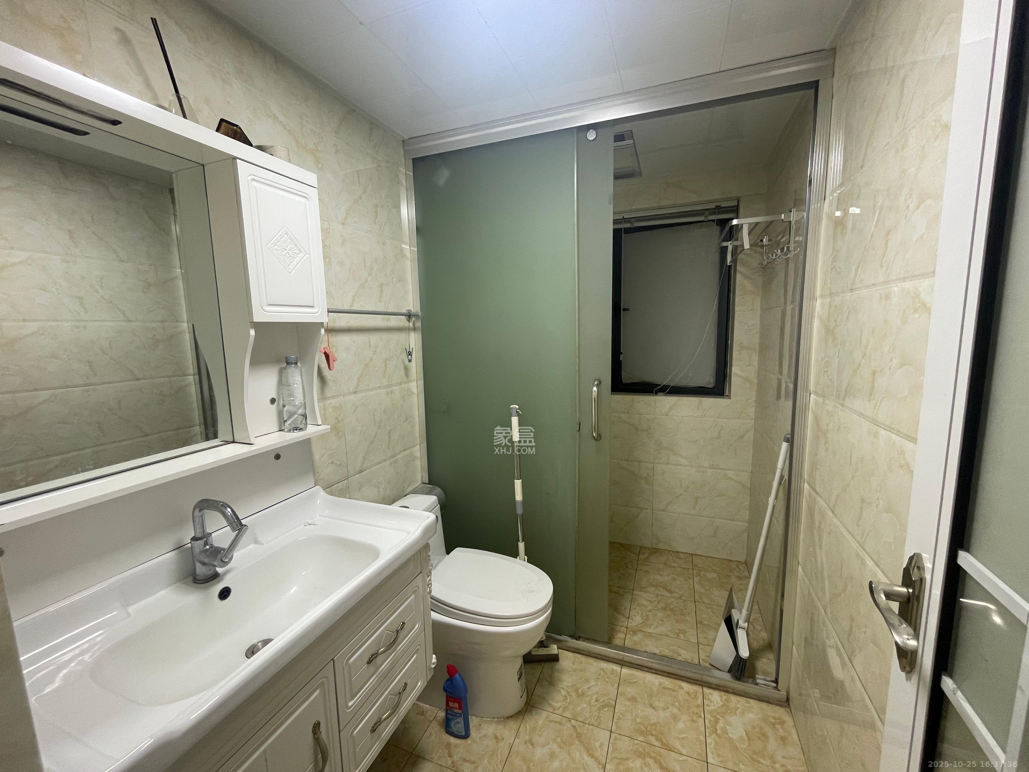 中建芙蓉嘉苑  3室2厅1卫    2100.0元/月 中建芙蓉嘉苑  3室2厅1卫    2100.0元/月室内图