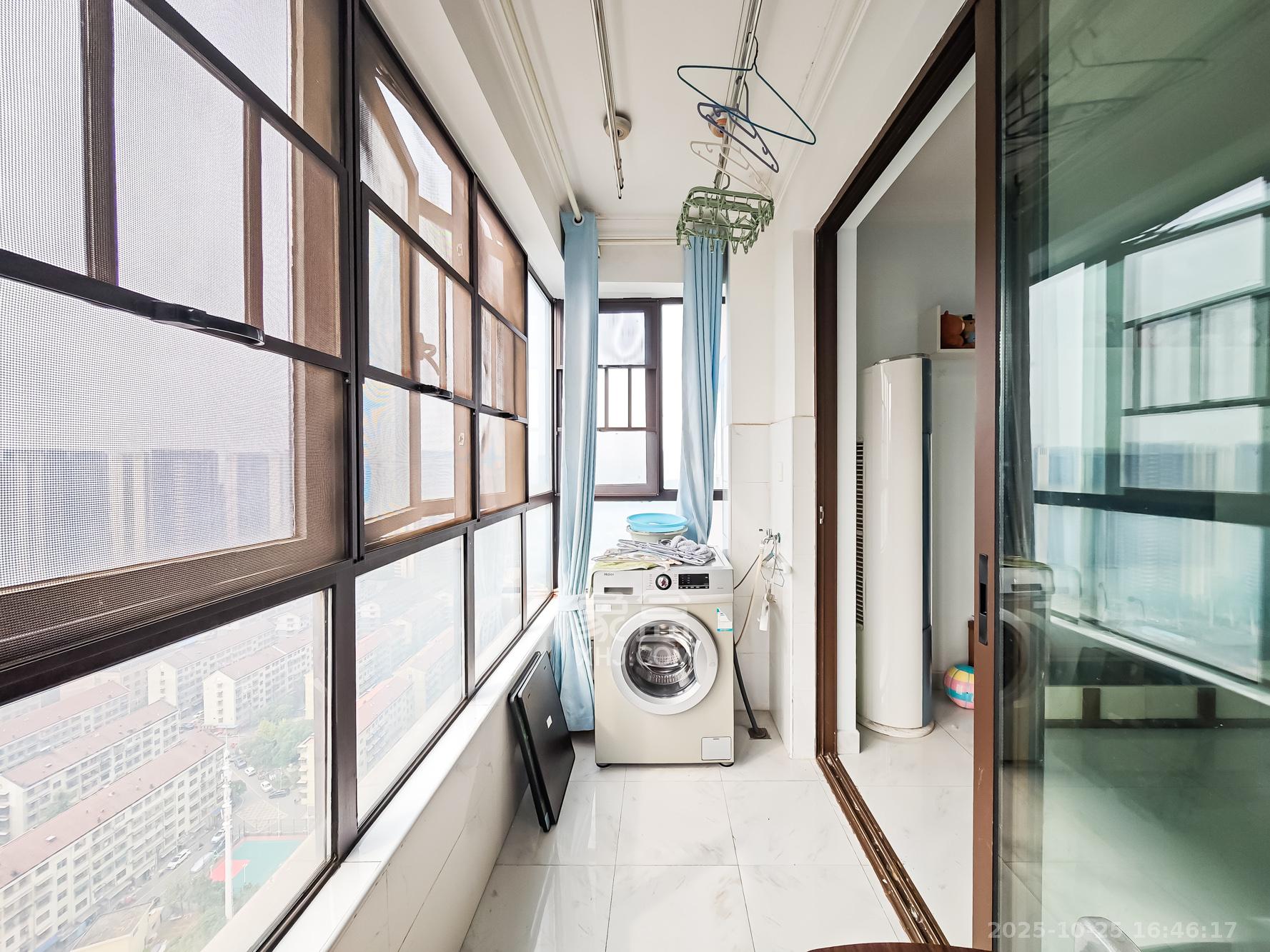 山语城三期 3室2厅1卫 69.0万 山语城三期 3室2厅1卫 69.0万阳台