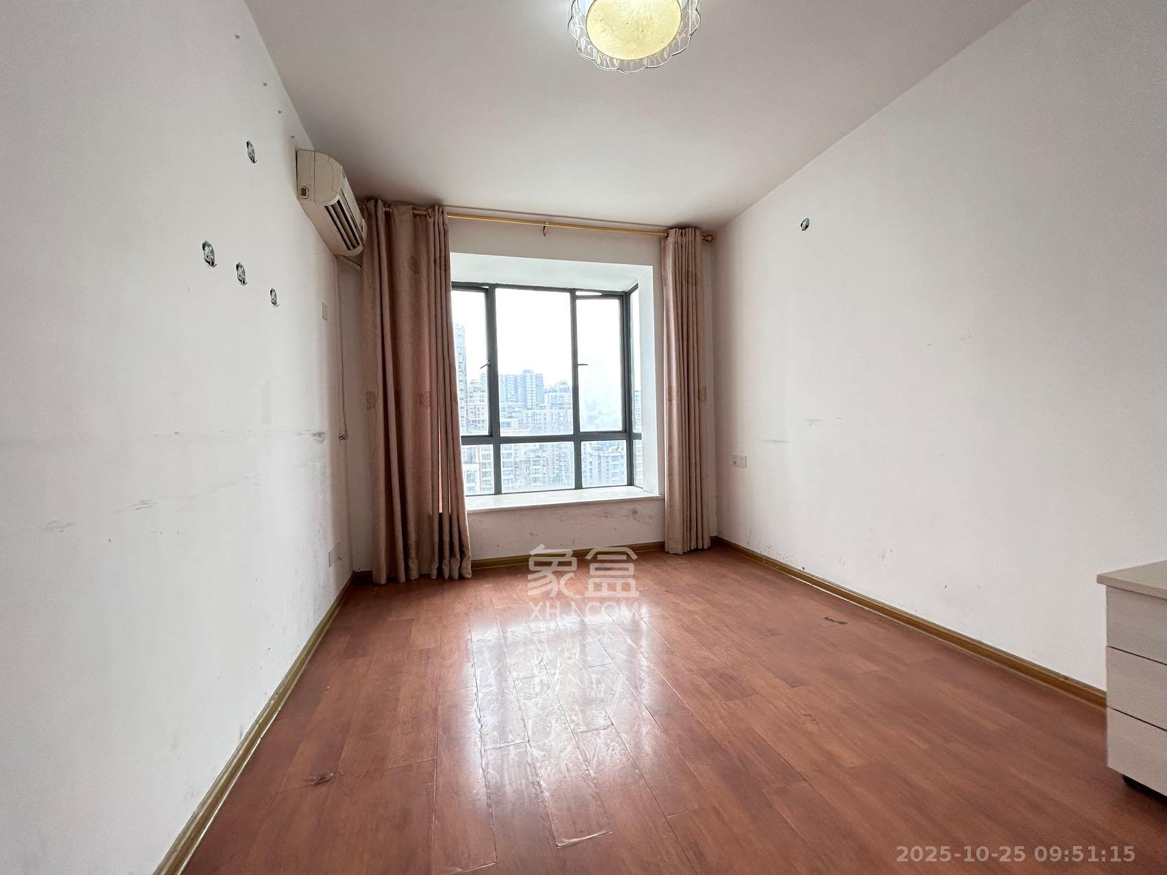 西子花苑  4室2厅2卫    2800.0元/月 西子花苑  4室2厅2卫    2800.0元/月