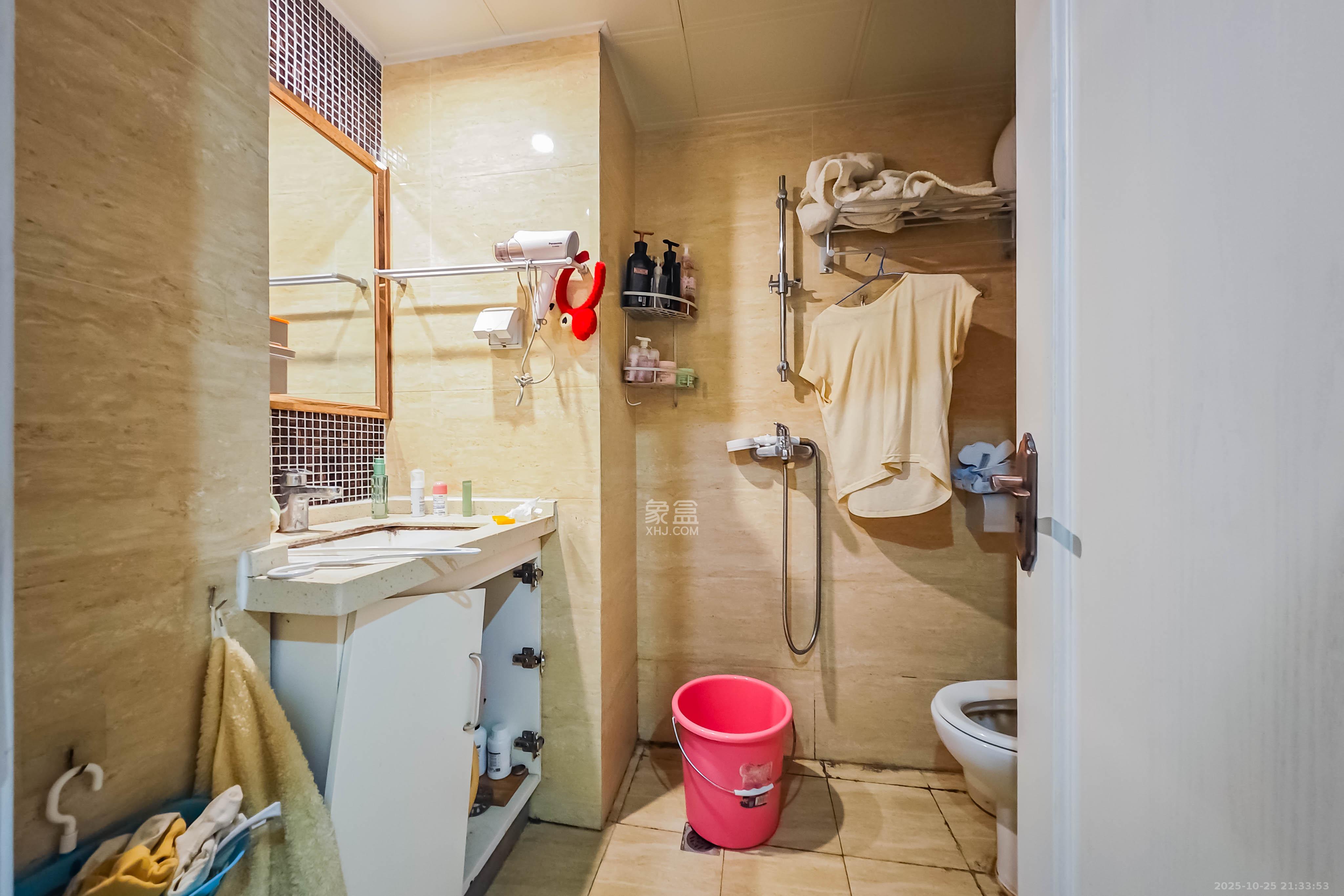 五江天街北区  1室1厅1卫    24.8万卫生间