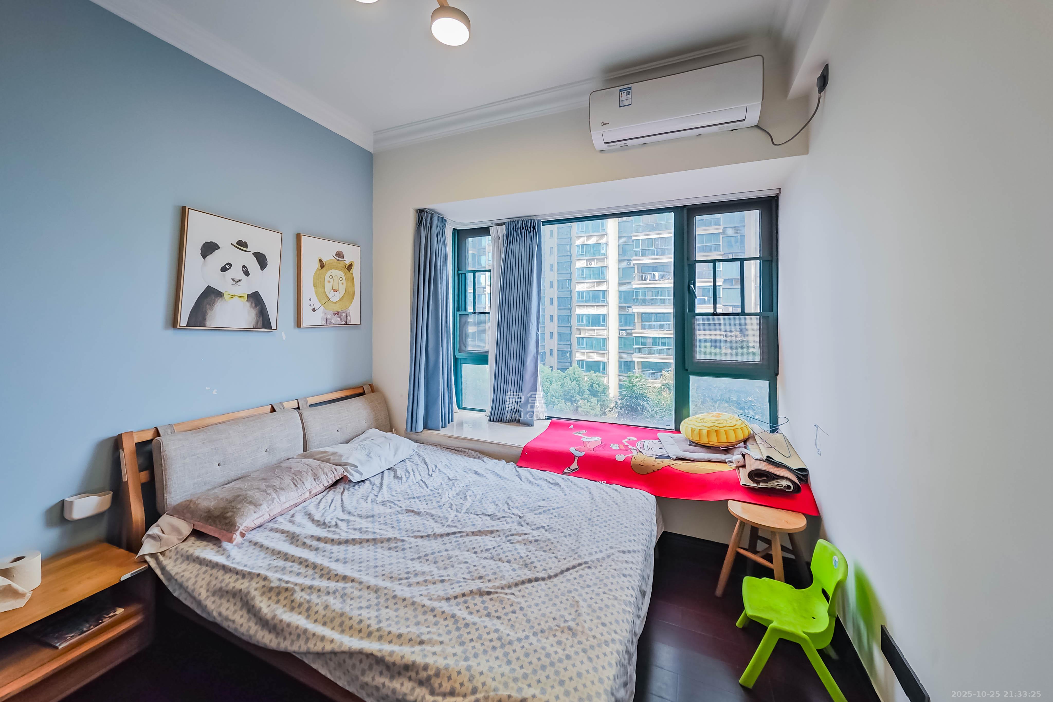 恒大绿洲  1室2厅0卫    82.0万卧室