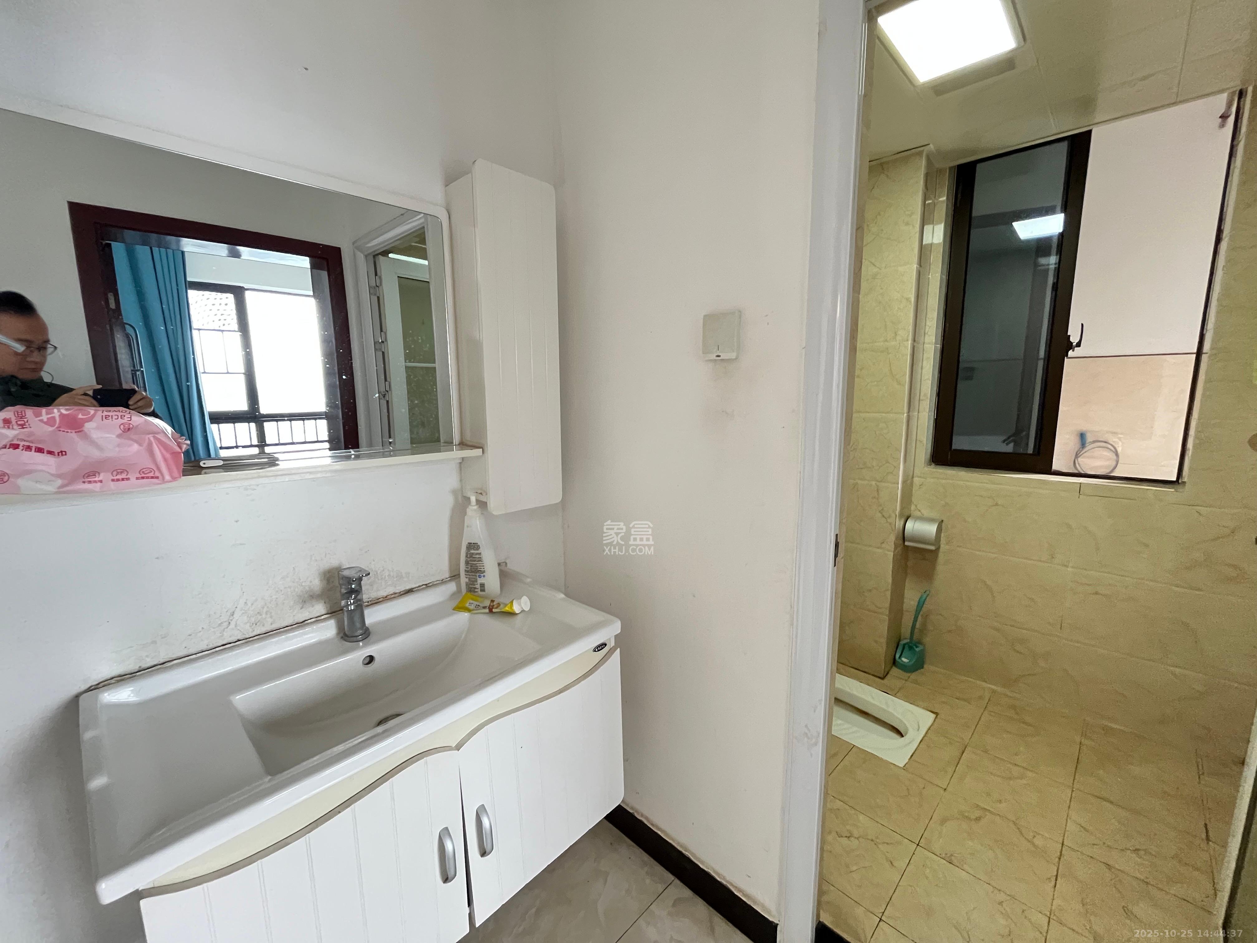 世茂外滩里（世茂铂翠湾三期）  3室2厅1卫    2800.0元/月室内图