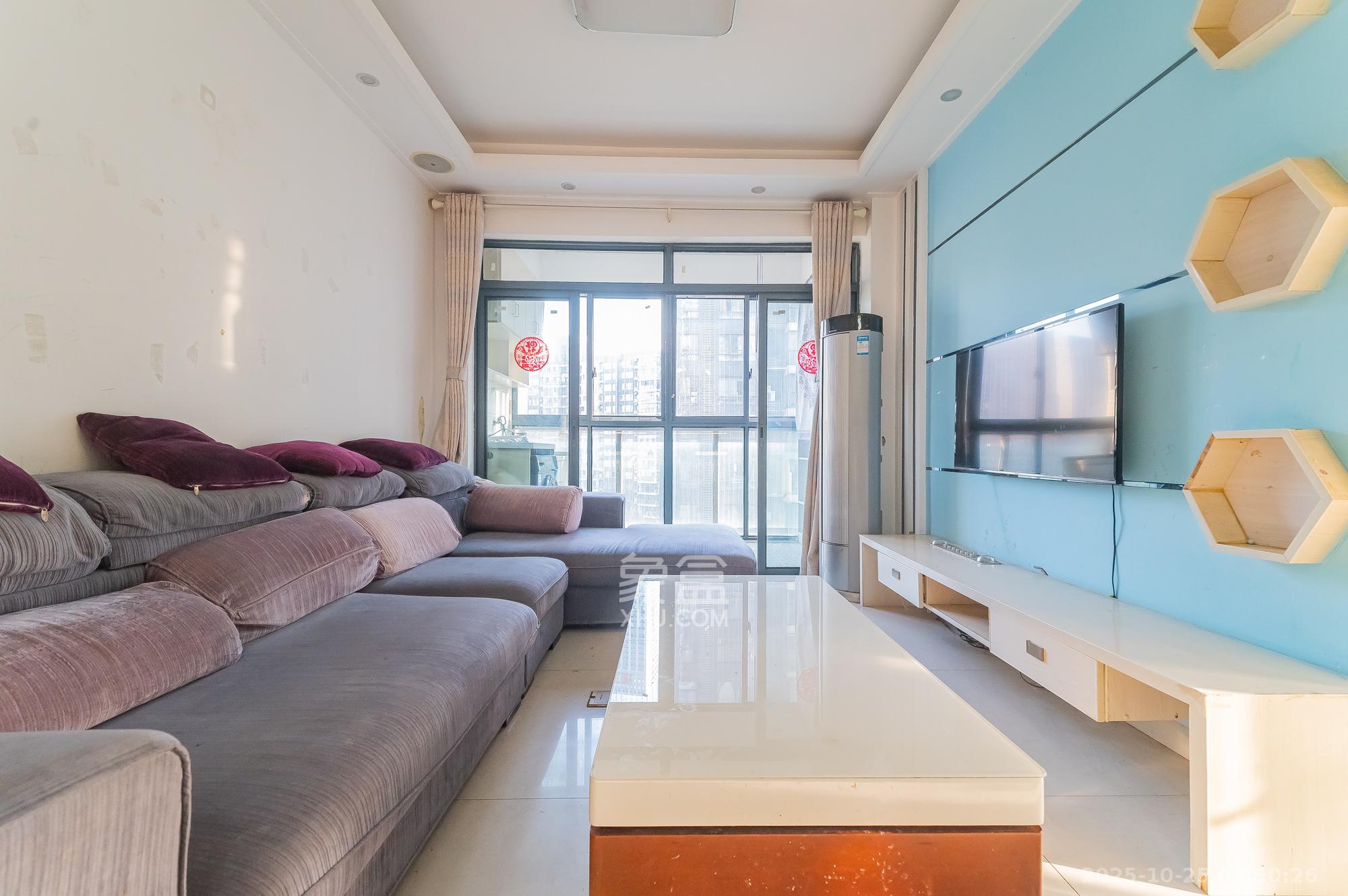 恒基凯旋门一二期 2室2厅1卫 58.8万 恒基凯旋门一二期 2室2厅1卫 58.8万客厅