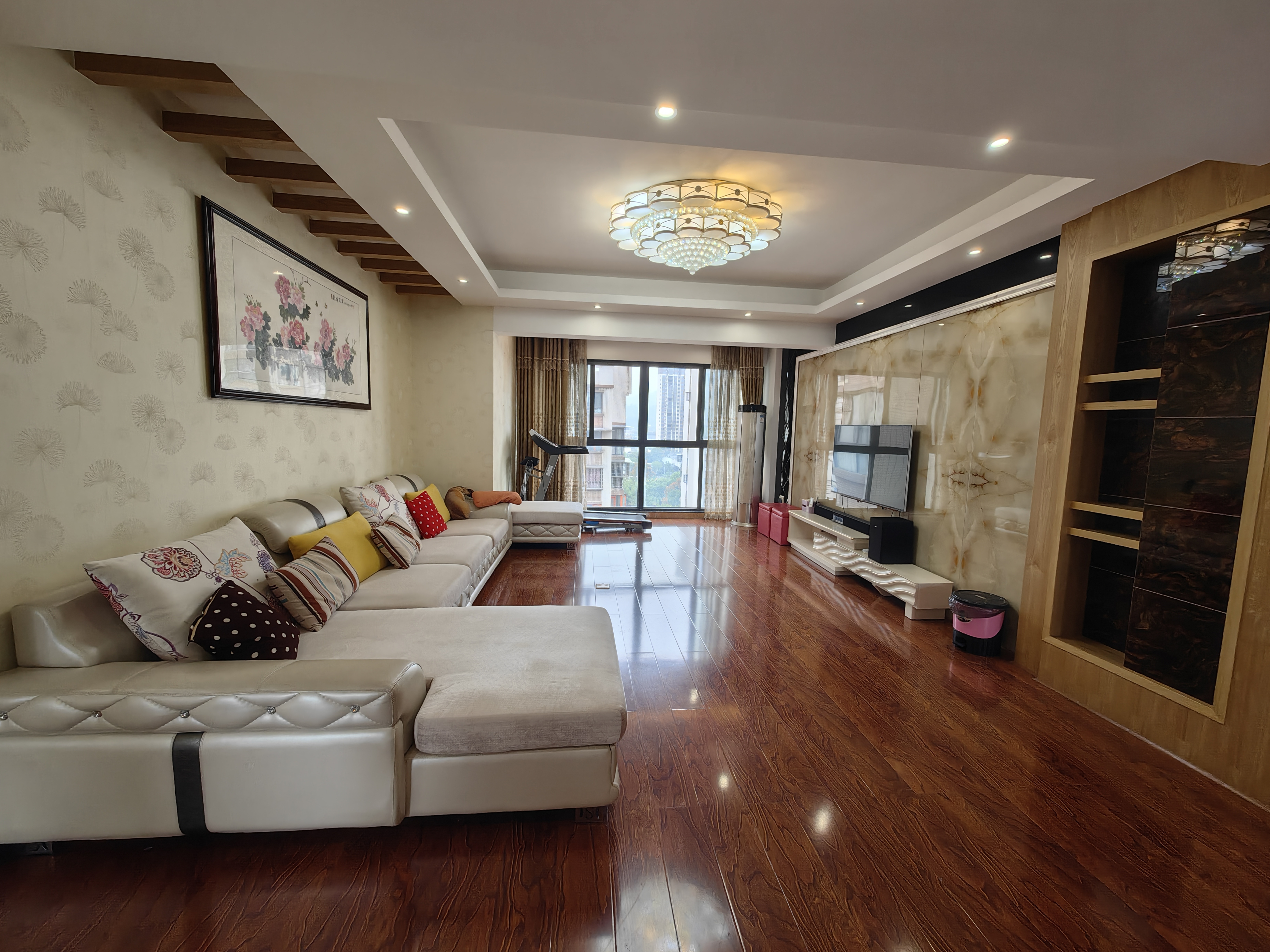 锦绣边城  4室2厅2卫    75.0万