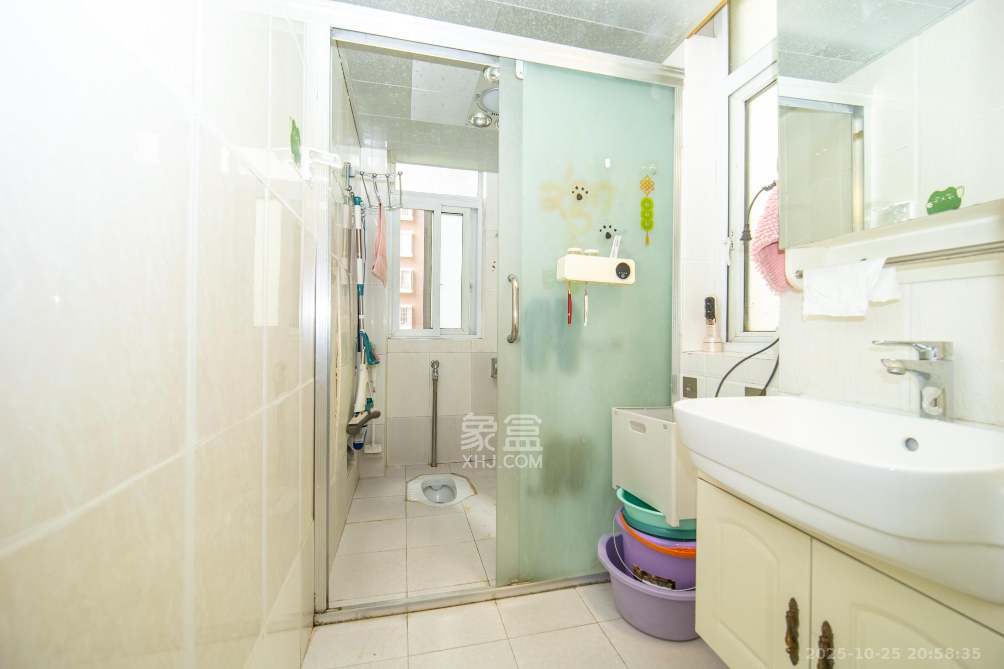 楚天馨苑  3室2厅2卫    63.08万卫生间