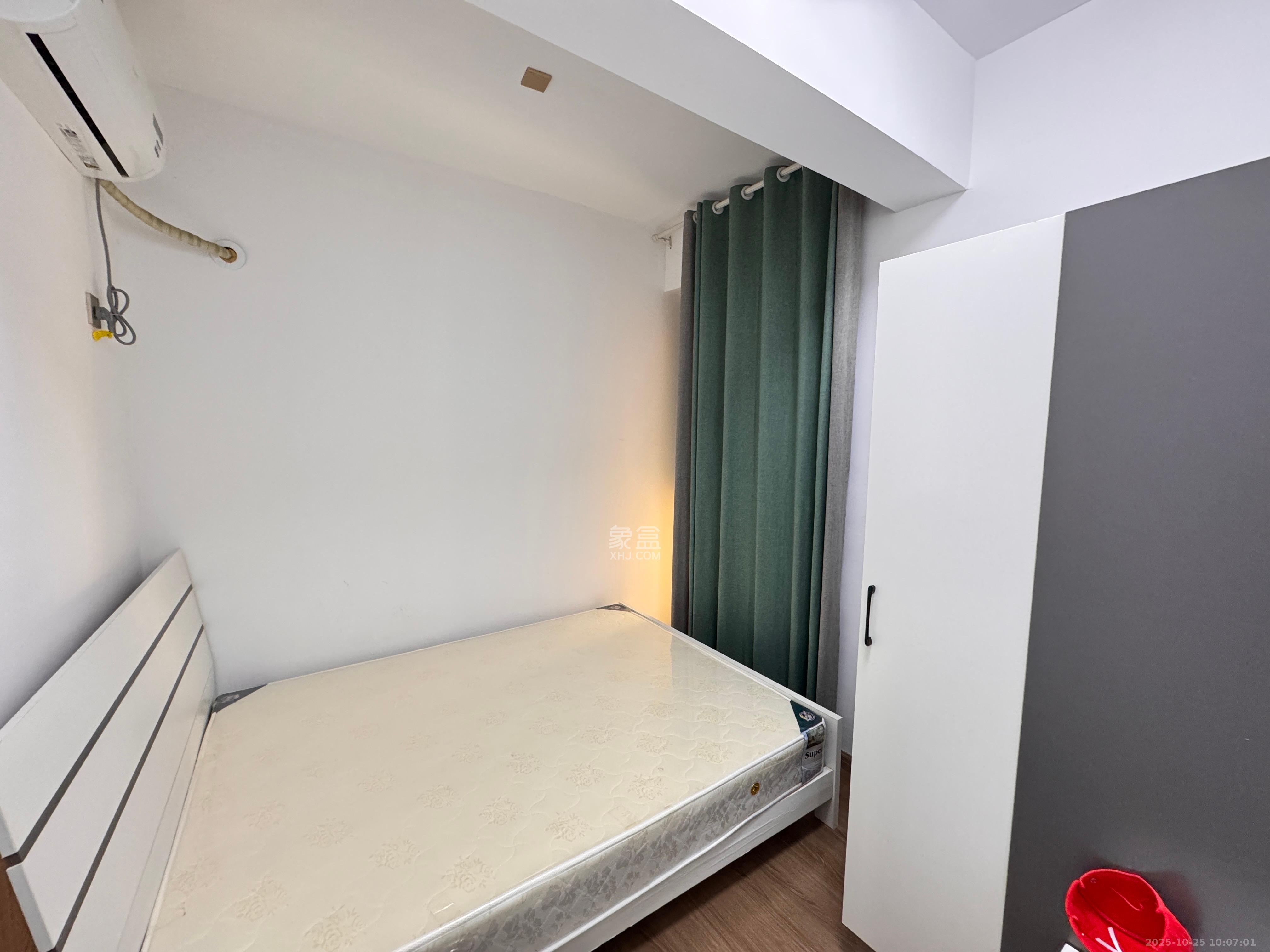 西湖鸿运佳苑  3室2厅2卫    2400.0元/月 西湖鸿运佳苑  3室2厅2卫    2400.0元/月室内图1