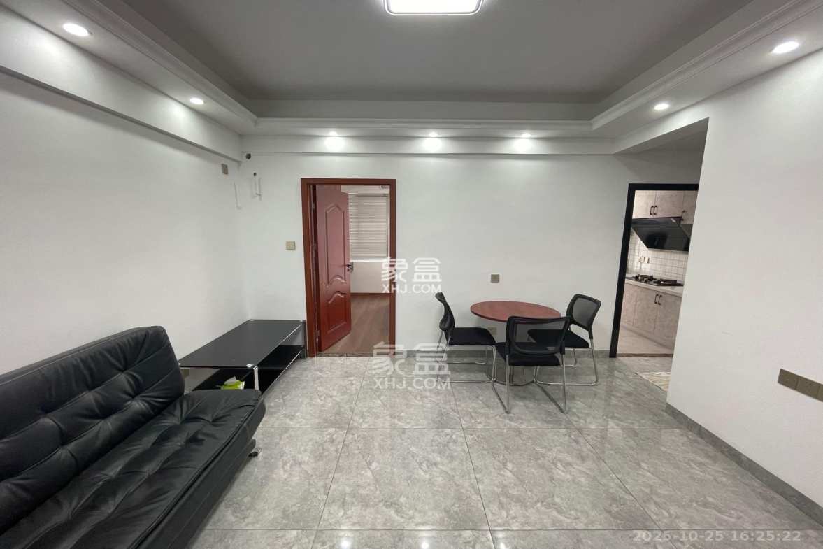 鑫远翡丽郡(鑫远翡丽雅苑)  1室1厅1卫    1700.0元/月 鑫远翡丽郡(鑫远翡丽雅苑)  1室1厅1卫    1700.0元/月室内图