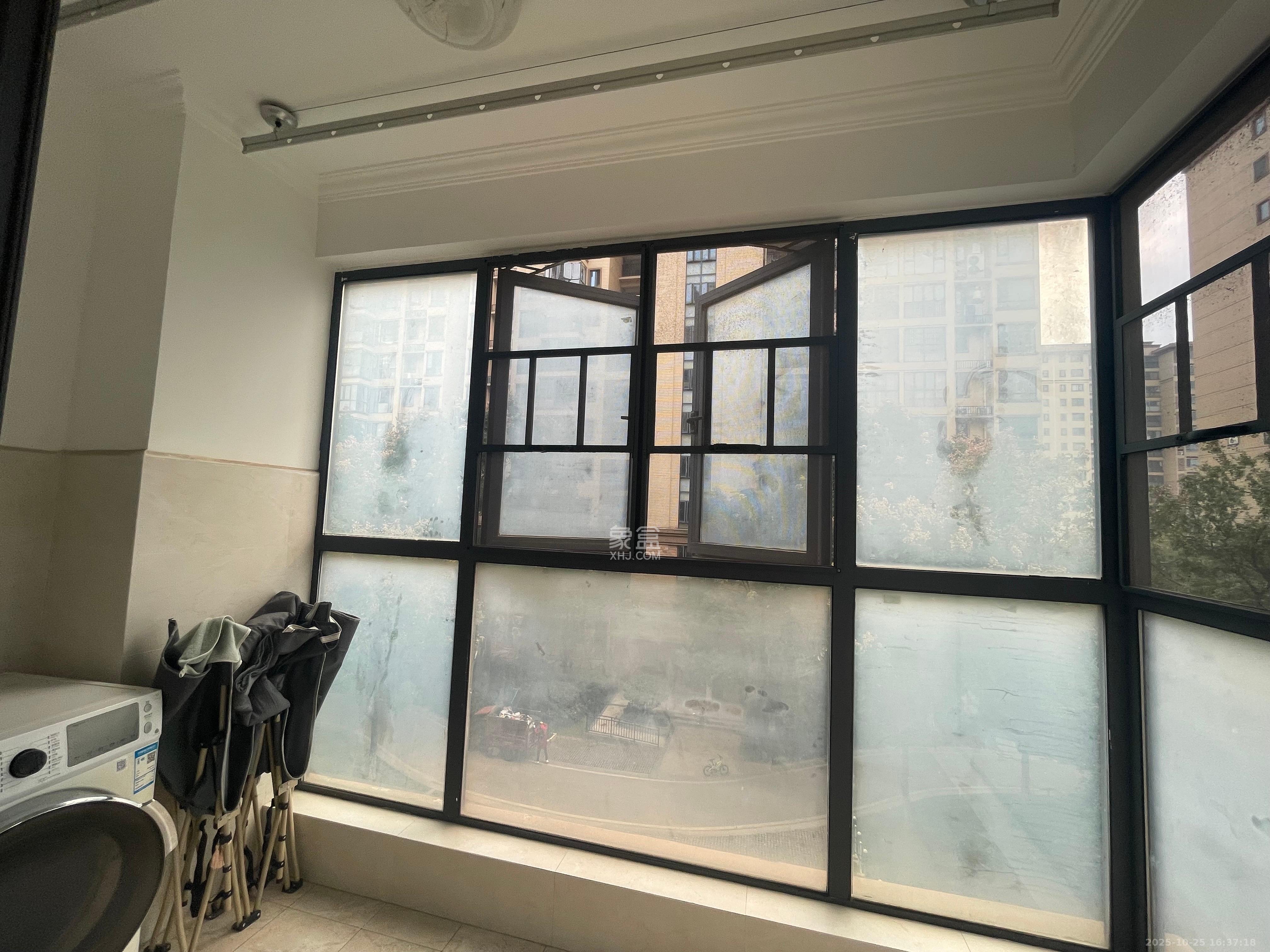 中建芙蓉嘉苑  3室2厅1卫    2100.0元/月 中建芙蓉嘉苑  3室2厅1卫    2100.0元/月室内图