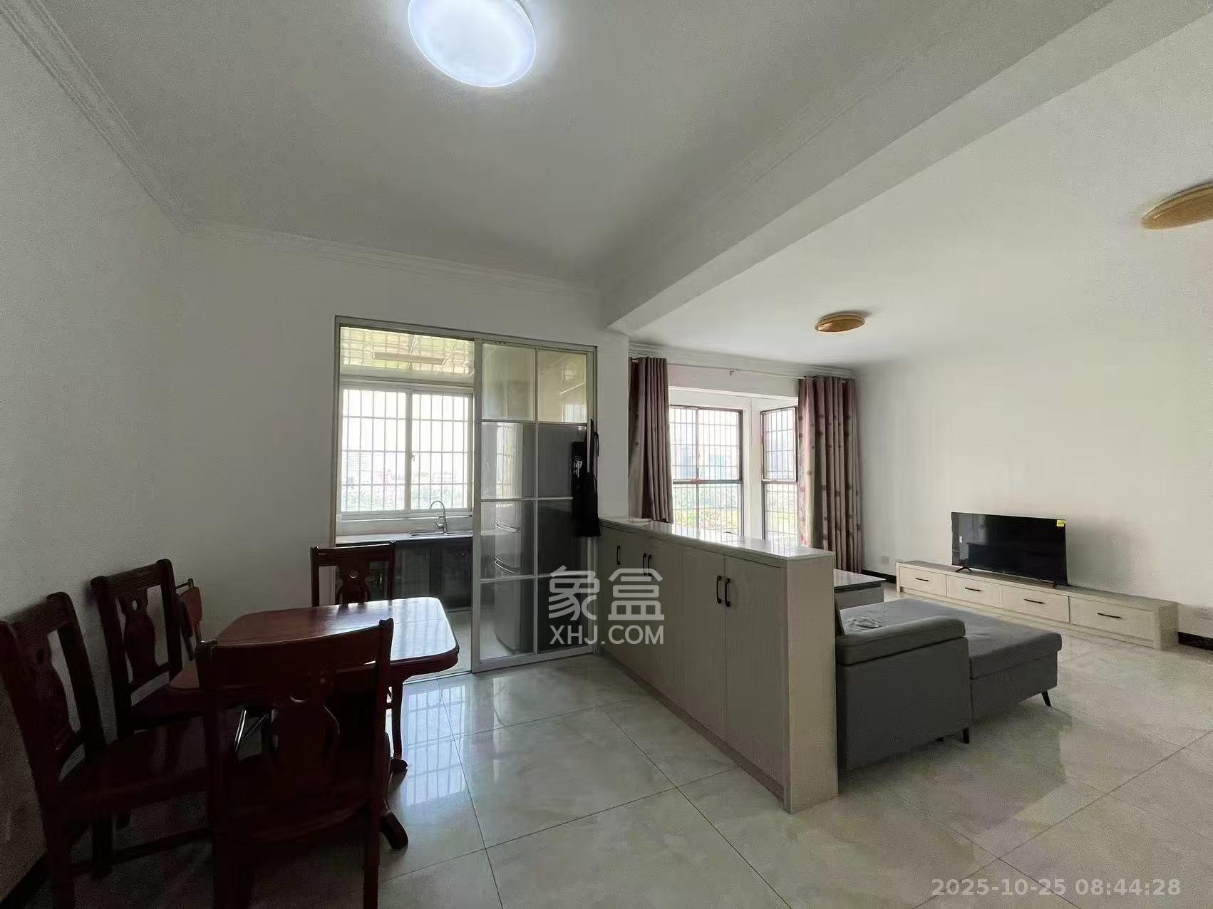 和润园一、二期  3室2厅2卫    2100.0元/月室内图