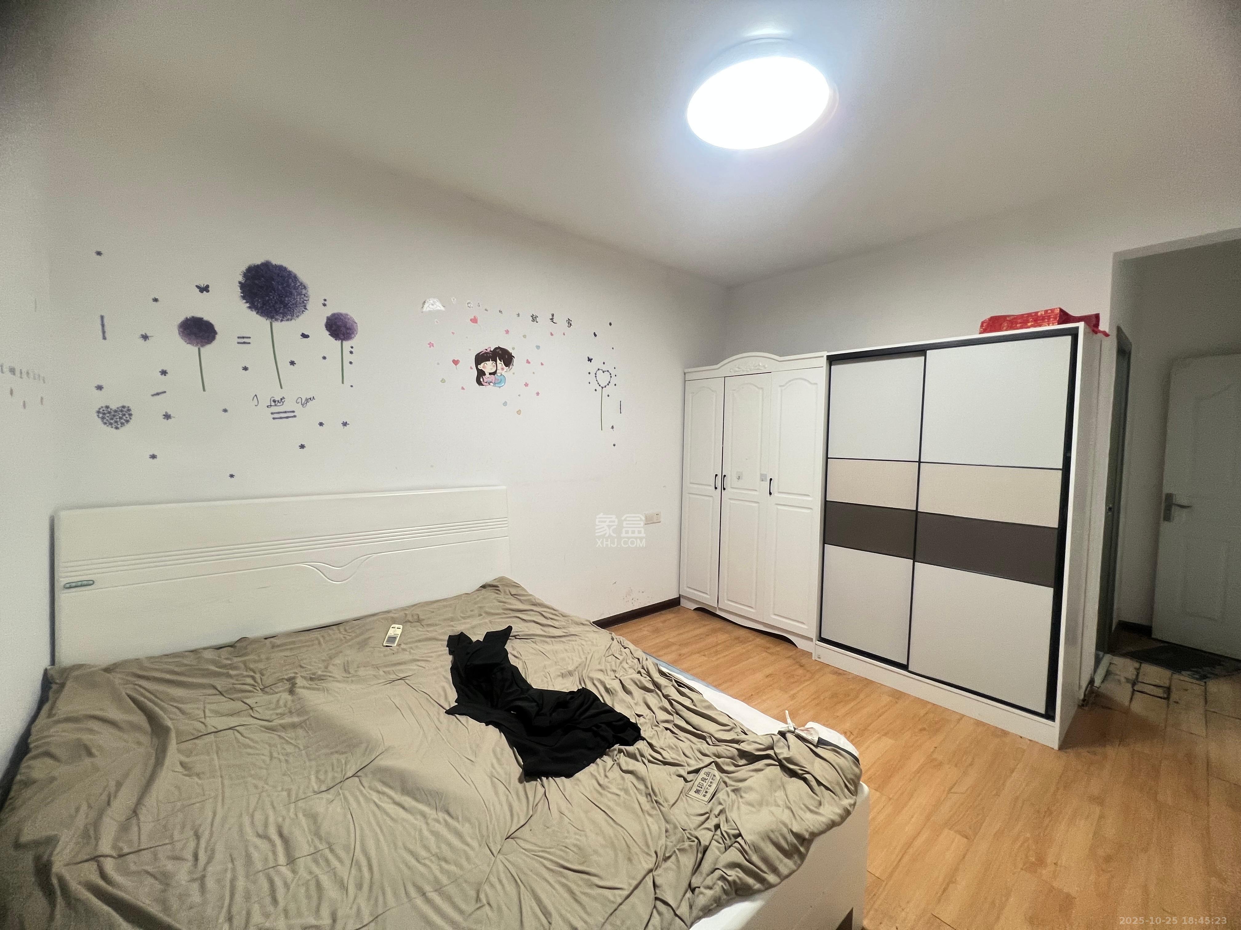 恒广国际景园一二区 3室2厅2卫 2300.0元/月 恒广国际景园一二区 3室2厅2卫 2300.0元/月室内图