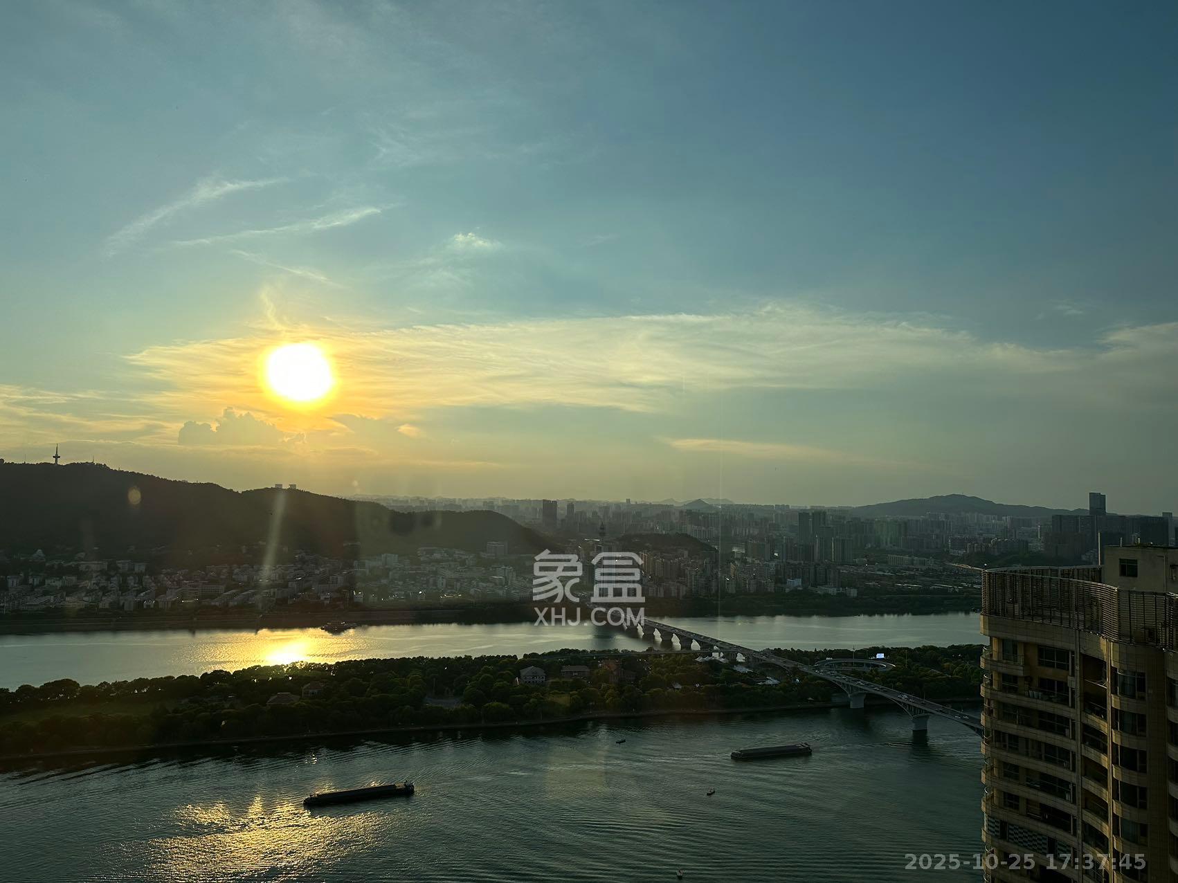 华远国际公寓  1室1厅1卫    3100.0元/月 华远国际公寓  1室1厅1卫    3100.0元/月室内图1