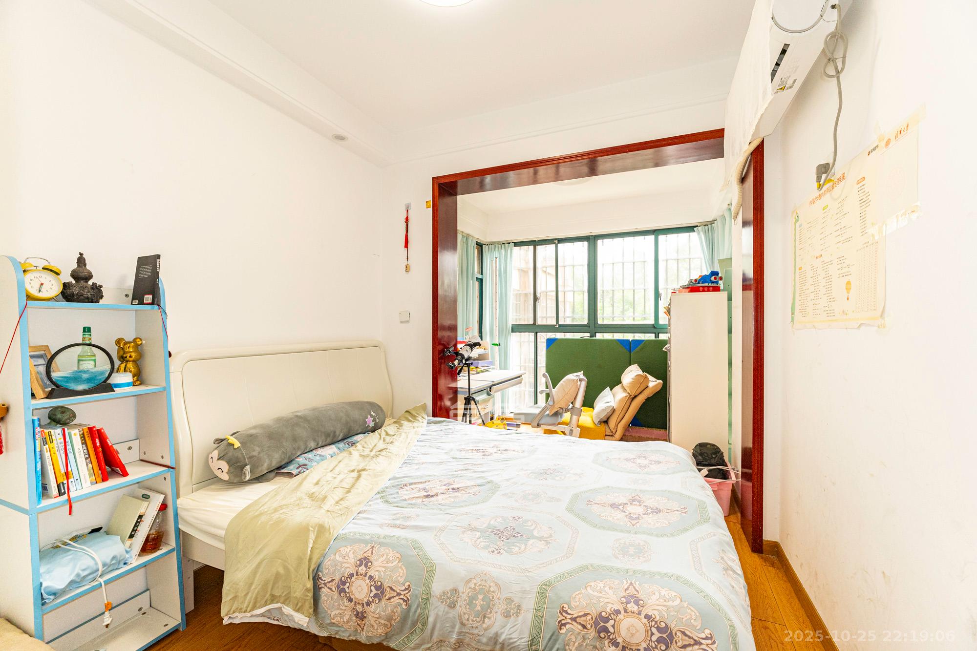 筑梦佳园  4室2厅2卫    79.8万卧室