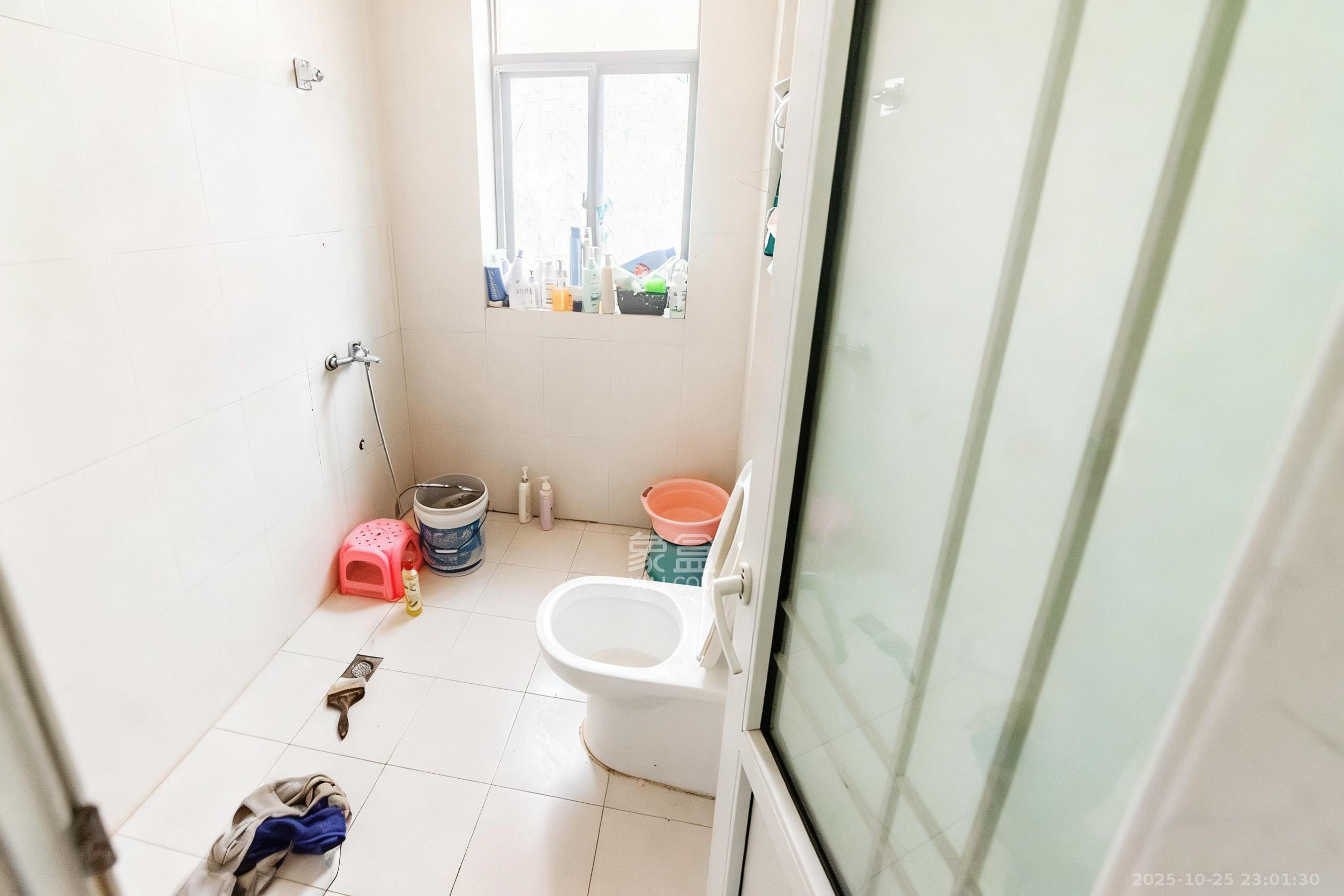 万煦园 3室2厅2卫 77.8万 万煦园 3室2厅2卫 77.8万卫生间