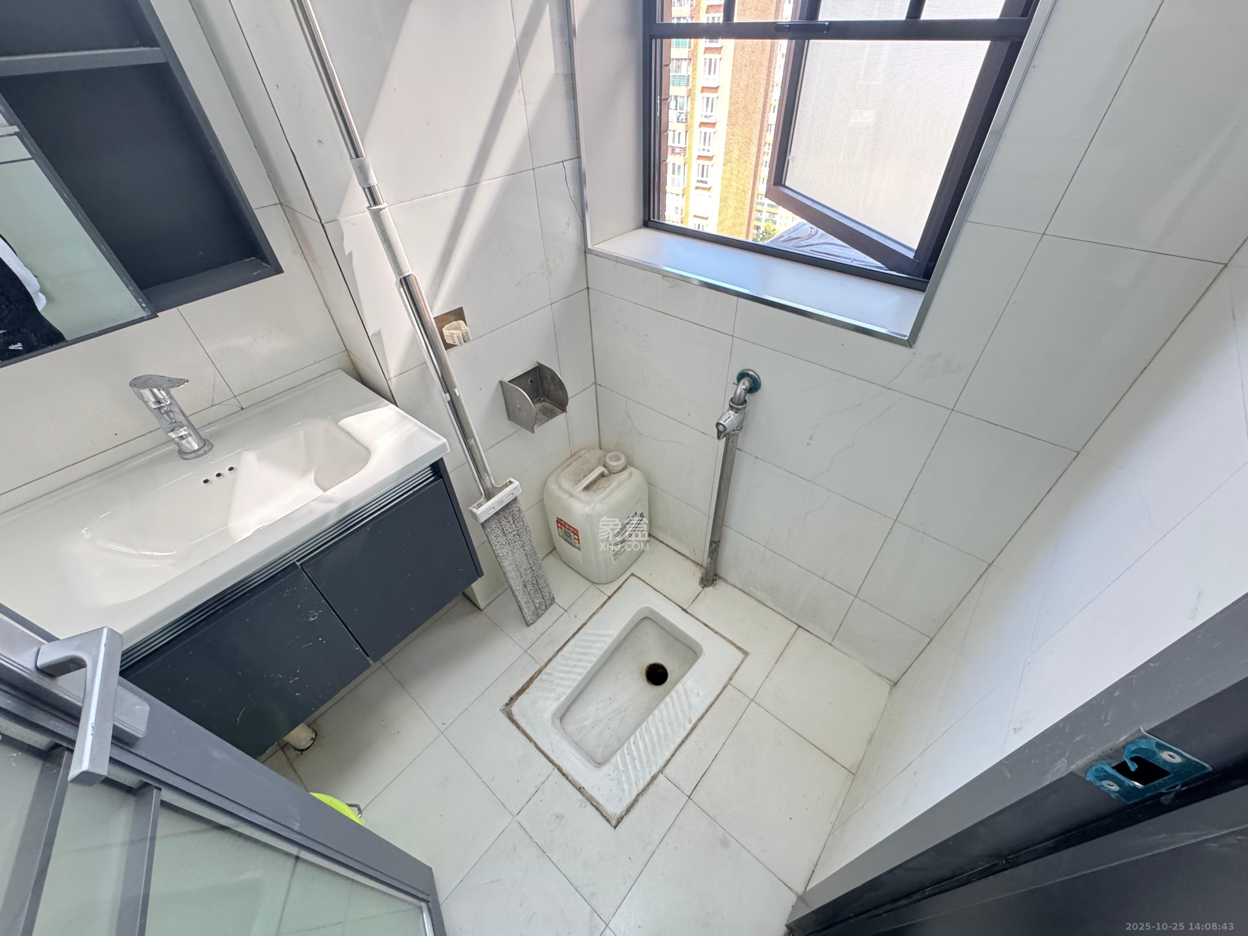 地质家园一、二期(地泰人民公馆)  3室2厅1卫    3500.0元/月 地质家园一、二期(地泰人民公馆)  3室2厅1卫    3500.0元/月室内图