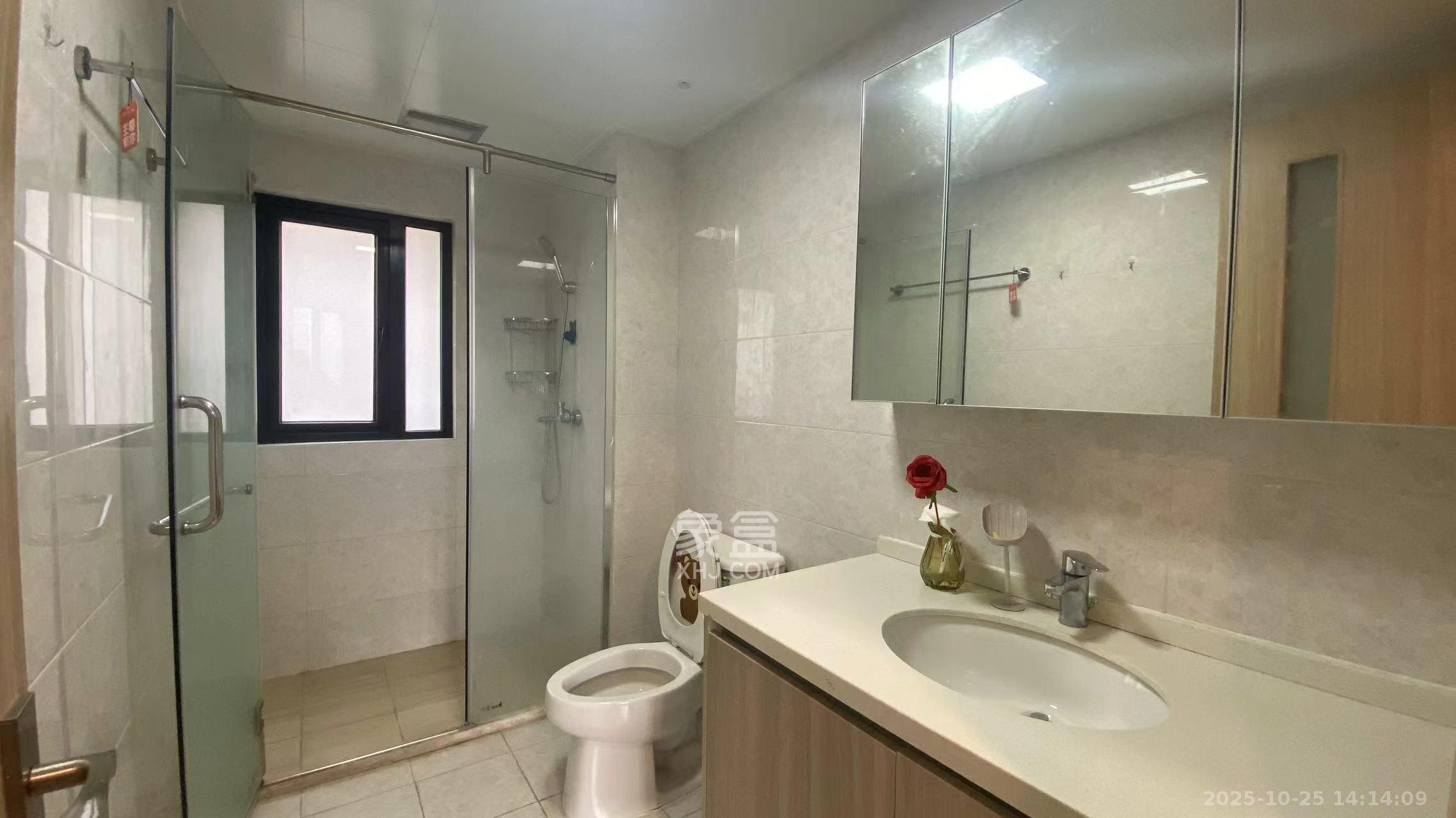 新城国际花都  3室2厅2卫    1800.0元/月室内图