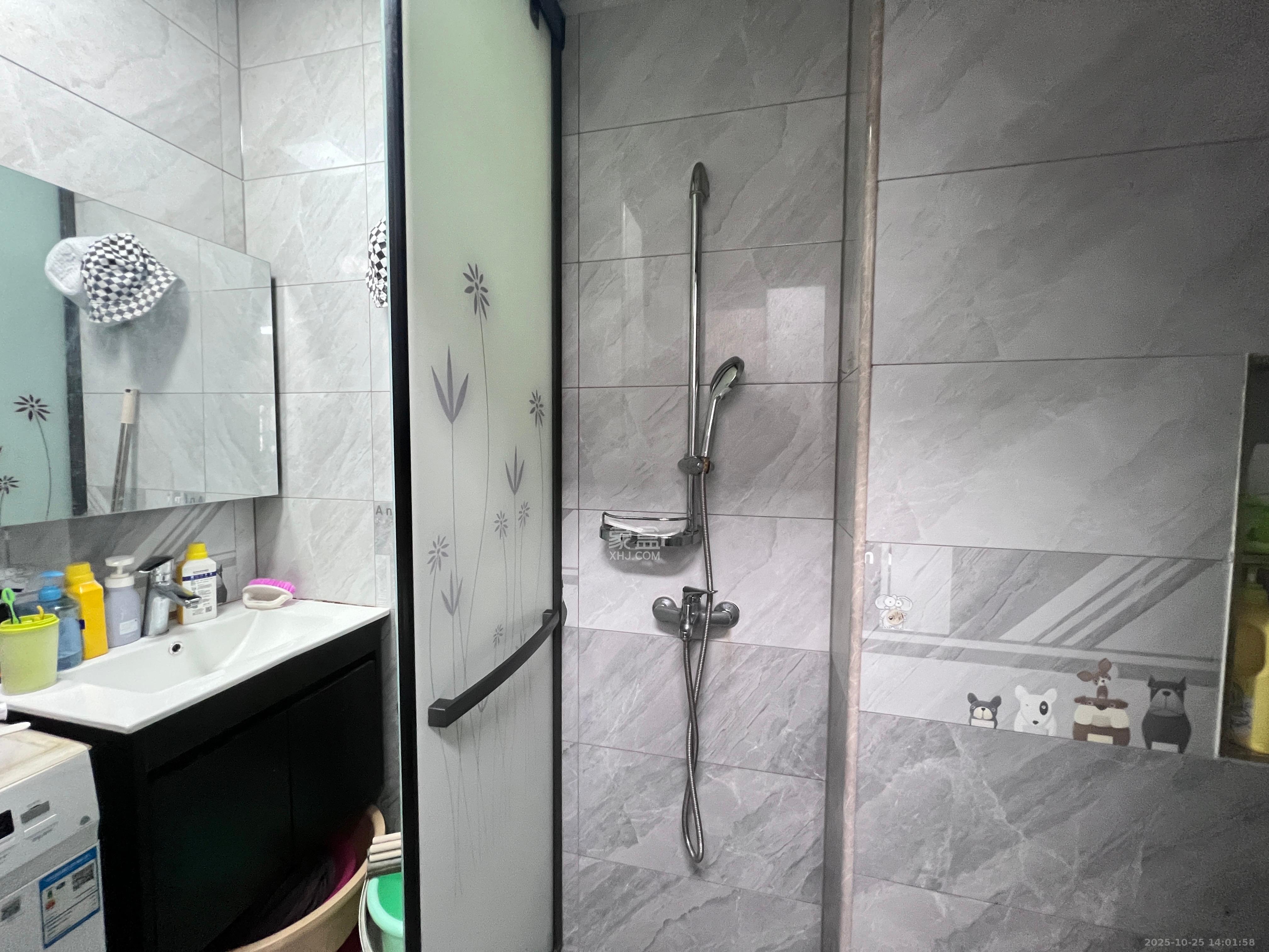 长沙高铁吾悦广场  1室1厅1卫    1000.0元/月 长沙高铁吾悦广场  1室1厅1卫    1000.0元/月室内图