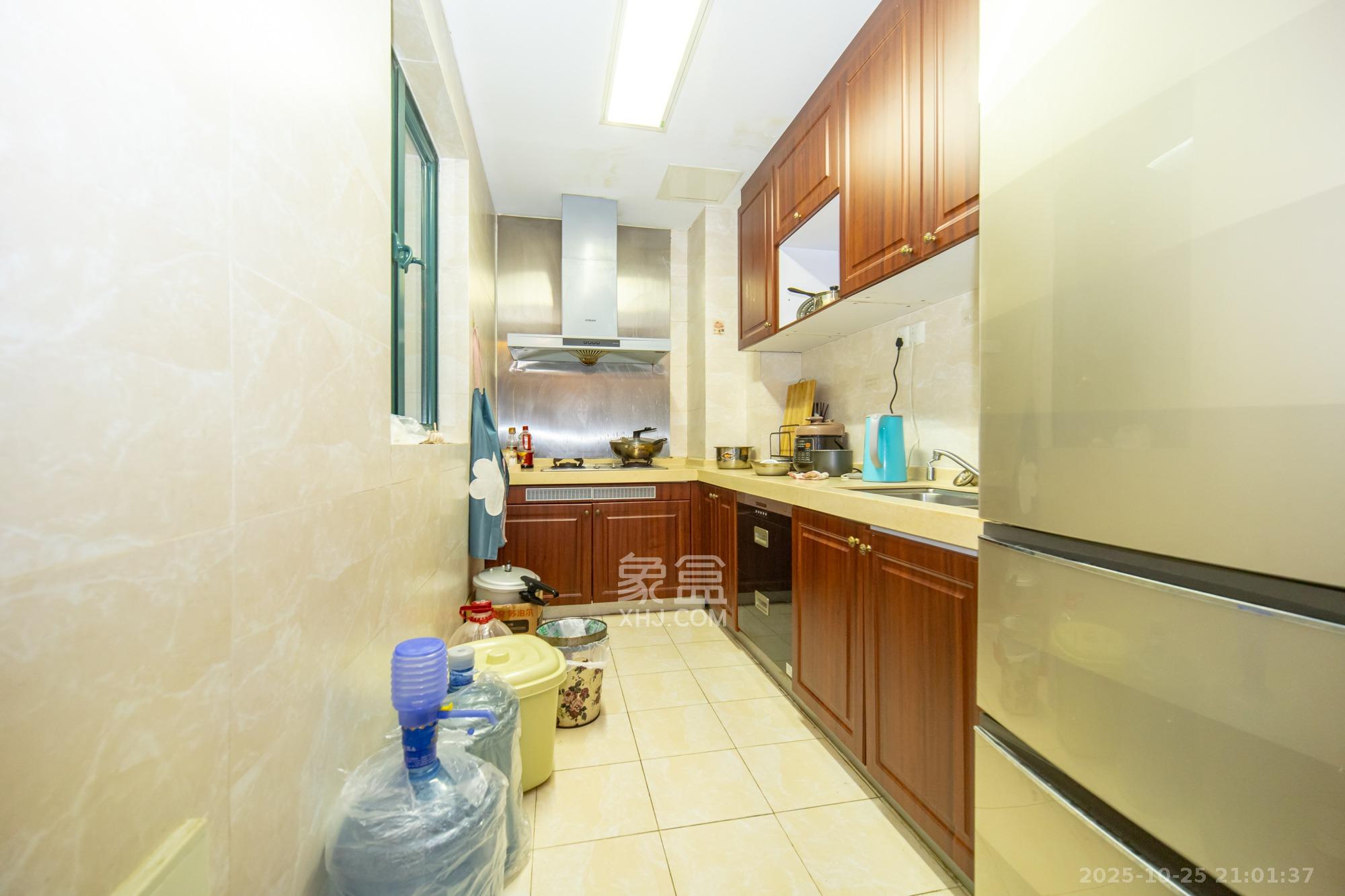 恒大翡翠华庭 3室2厅1卫 106.0万 恒大翡翠华庭 3室2厅1卫 106.0万厨房