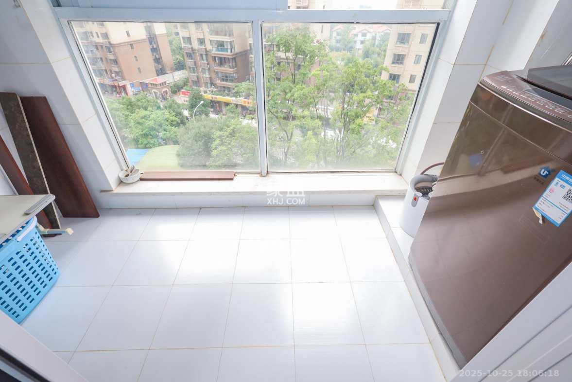 当代滨江MOMA 3室2厅1卫 105.0万 当代滨江MOMA 3室2厅1卫 105.0万阳台