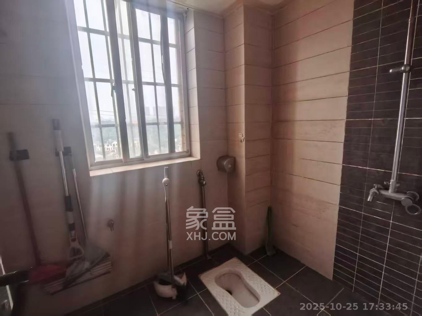 麓谷雅园  4室2厅2卫    2800.0元/月室内图