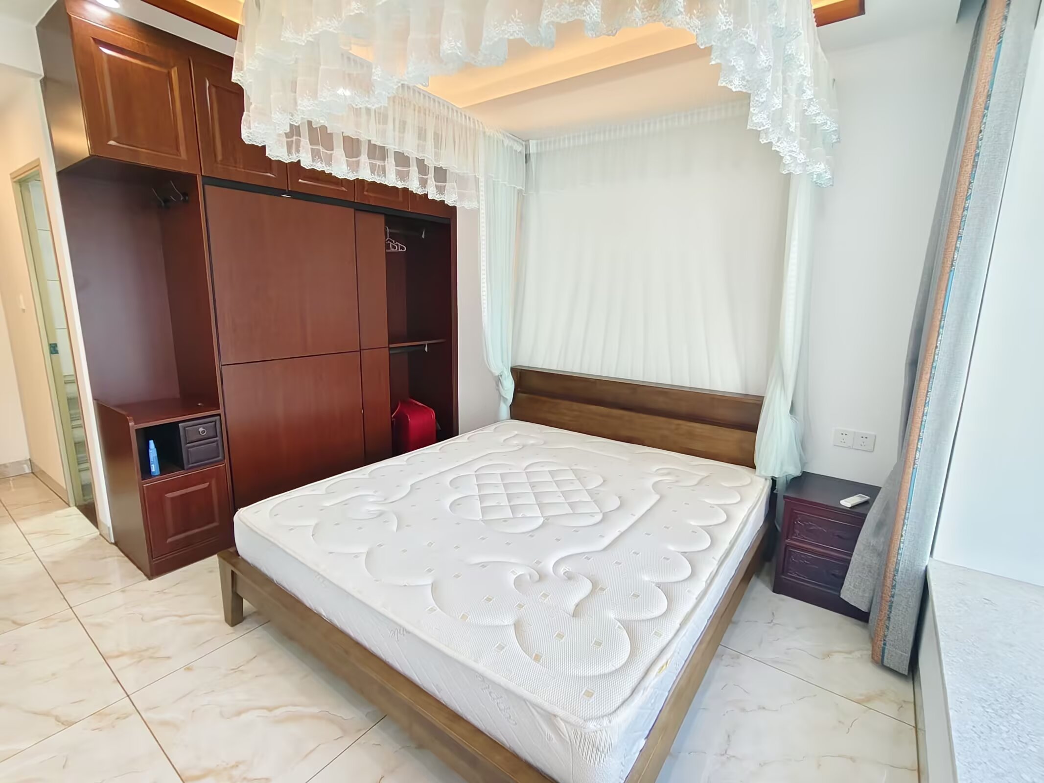 金城新天地  3室2厅2卫    210.0万客厅