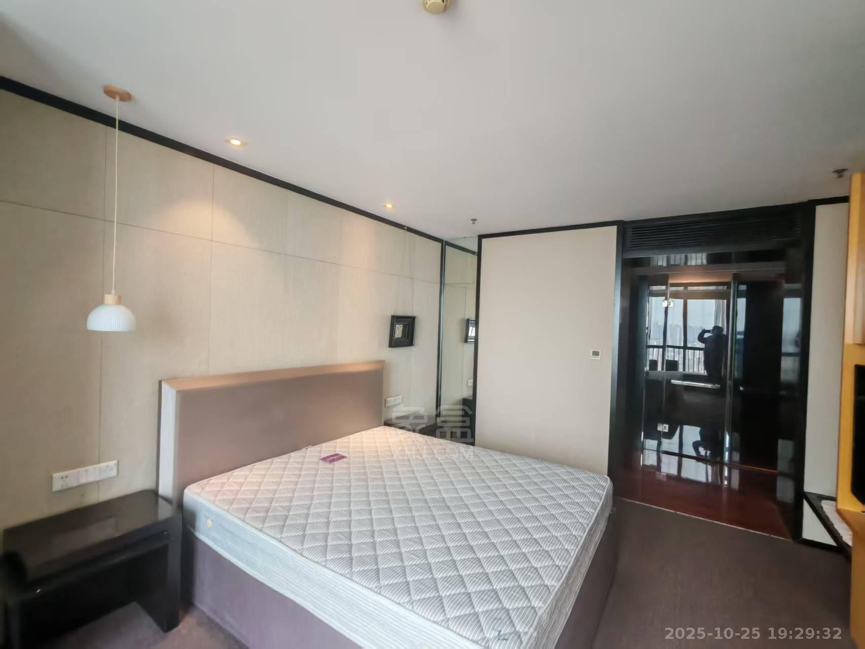 银天国际  1室1厅1卫    1100.0元/月