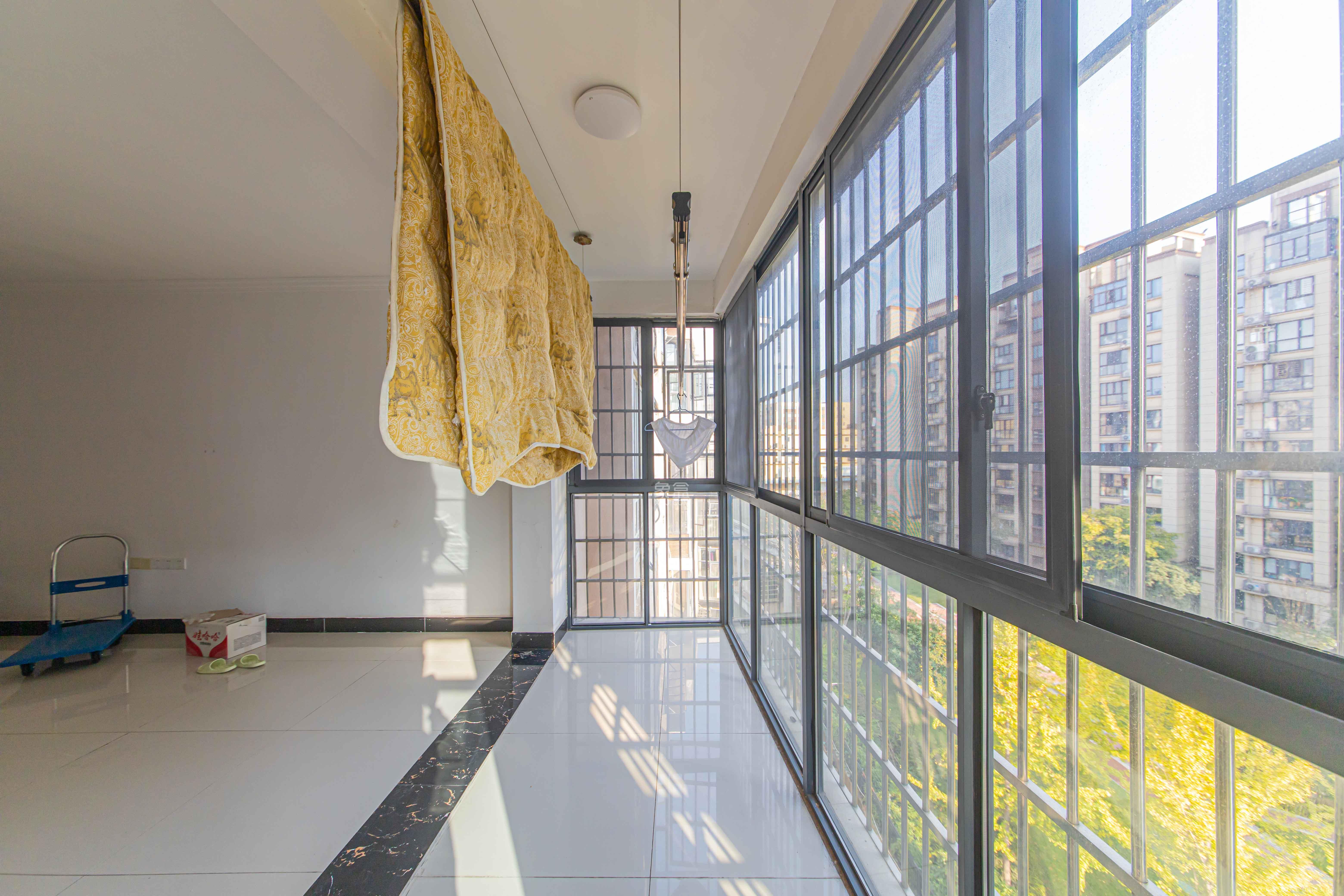 万鑫嘉园(万鑫阳光嘉园) 4室2厅2卫 75.0万 万鑫嘉园(万鑫阳光嘉园) 4室2厅2卫 75.0万阳台