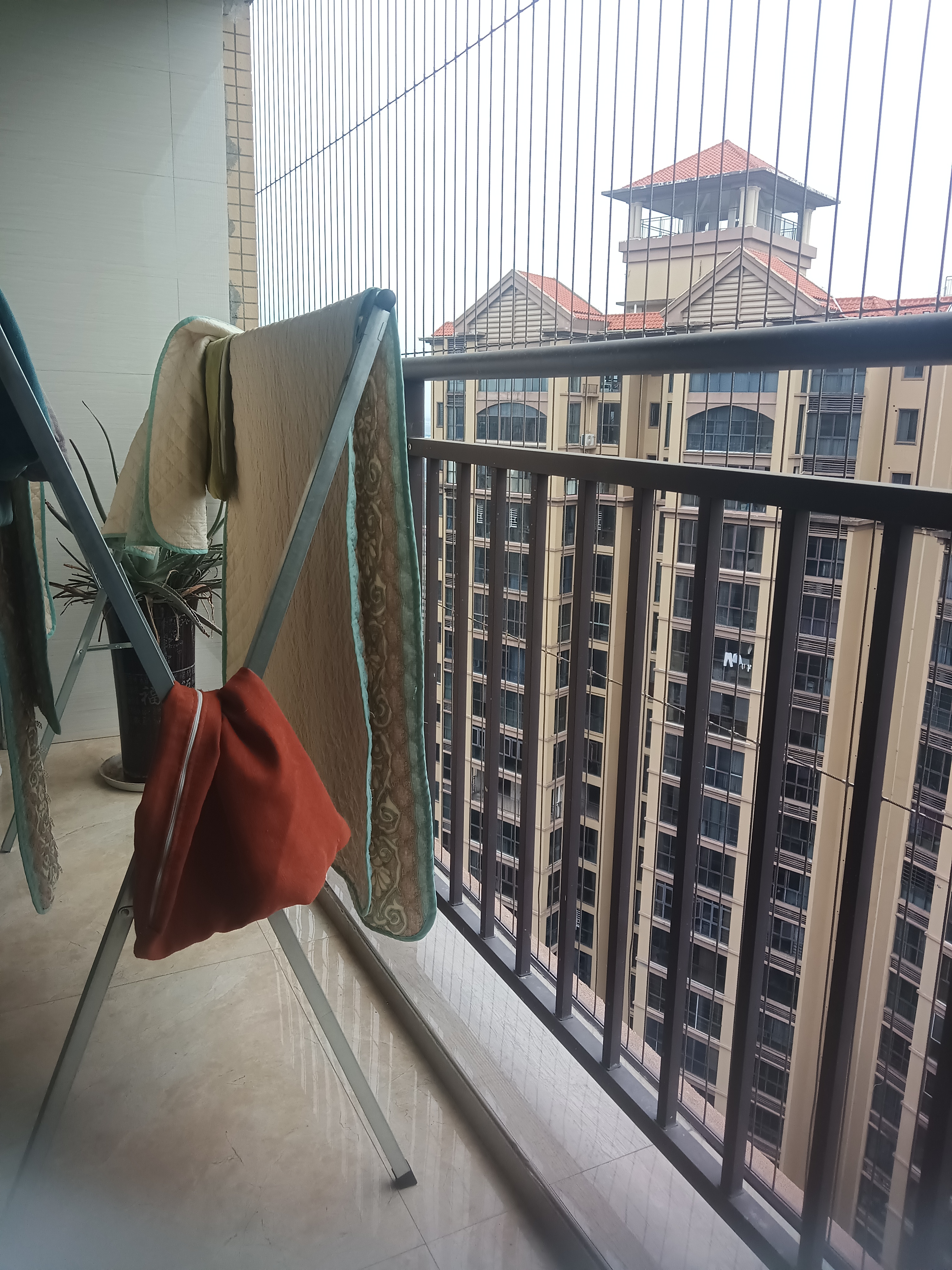 金钟时代城  3室2厅2卫    1800.0元/月室内图