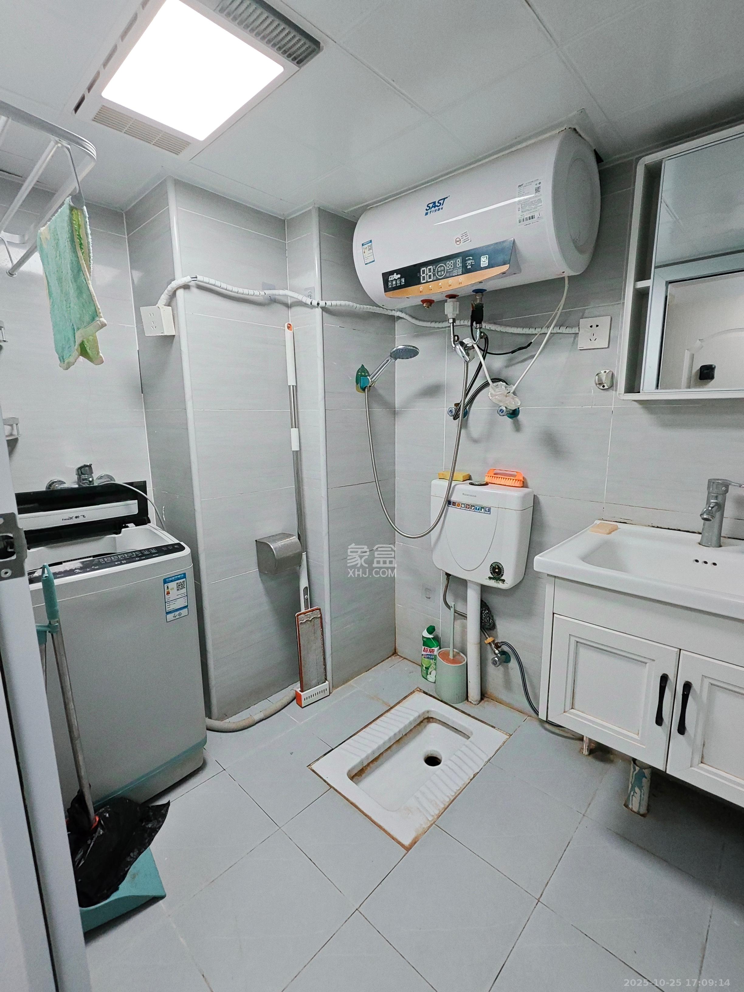 天麓轻奢国际  1室0厅1卫    1050.0元/月 天麓轻奢国际  1室0厅1卫    1050.0元/月室内图