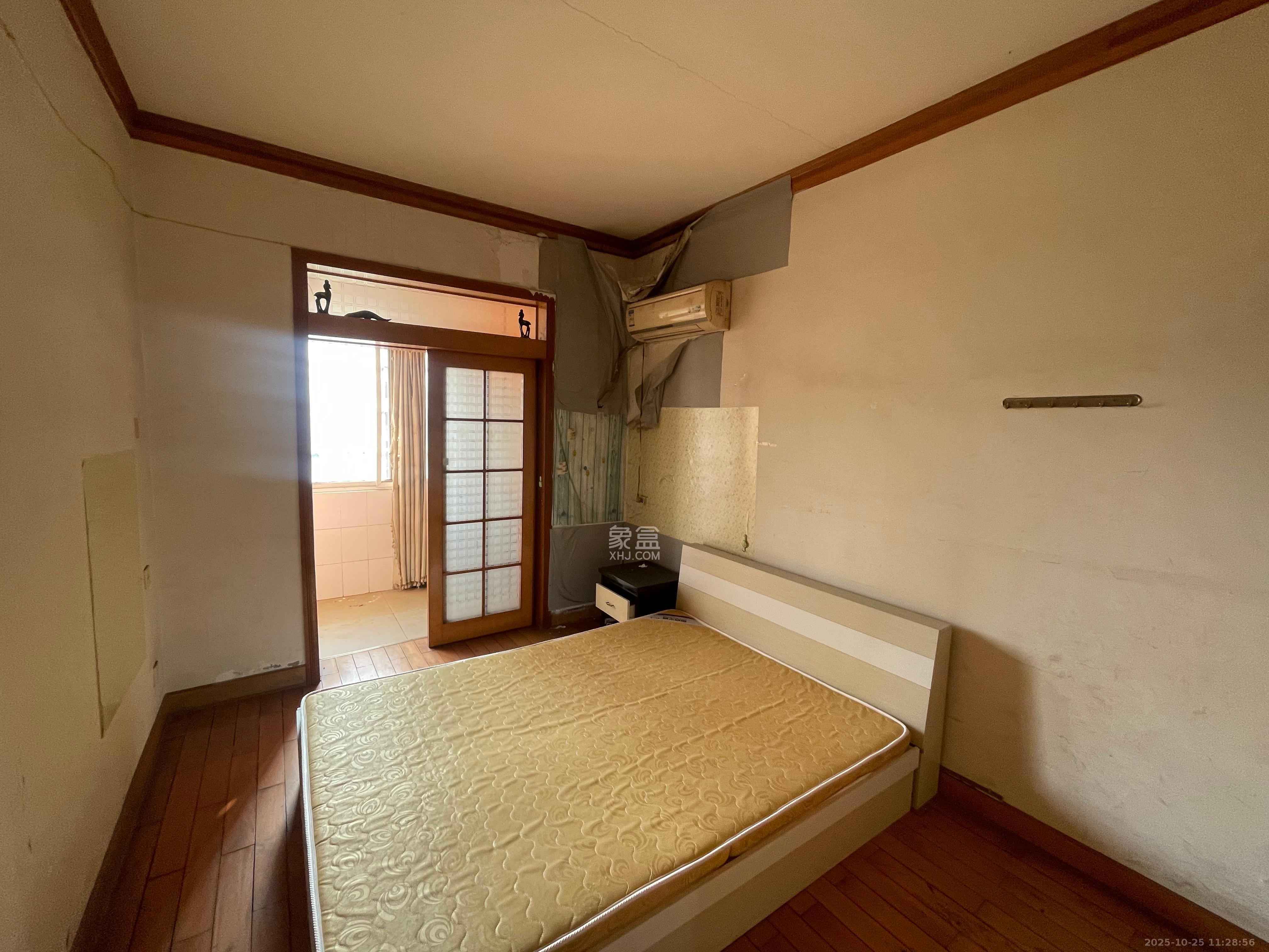 洞井商贸城  4室2厅1卫    1700.0元/月