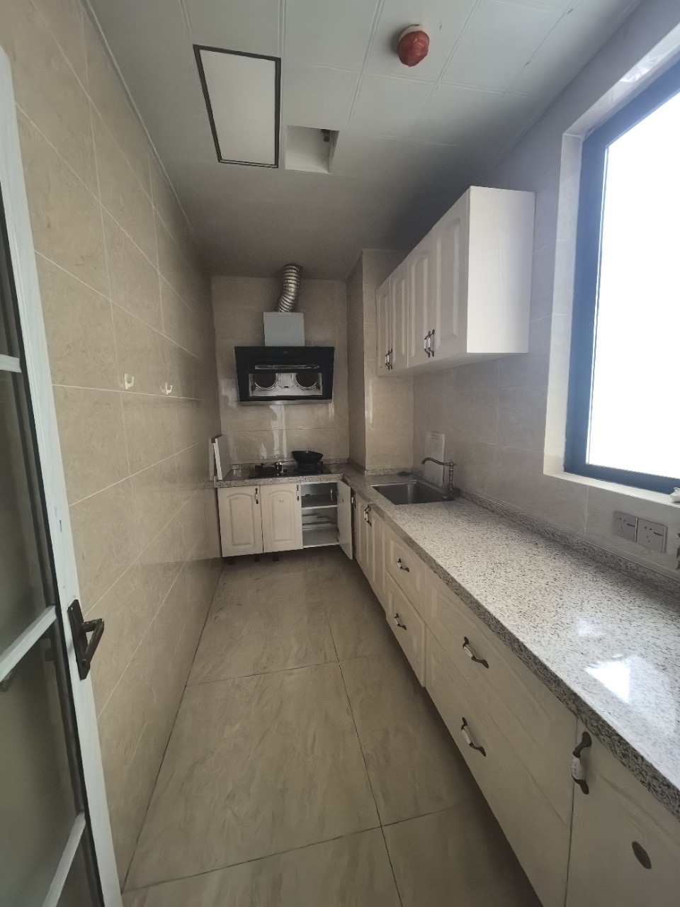 远大购物广场  2室2厅1卫    100.0万客厅